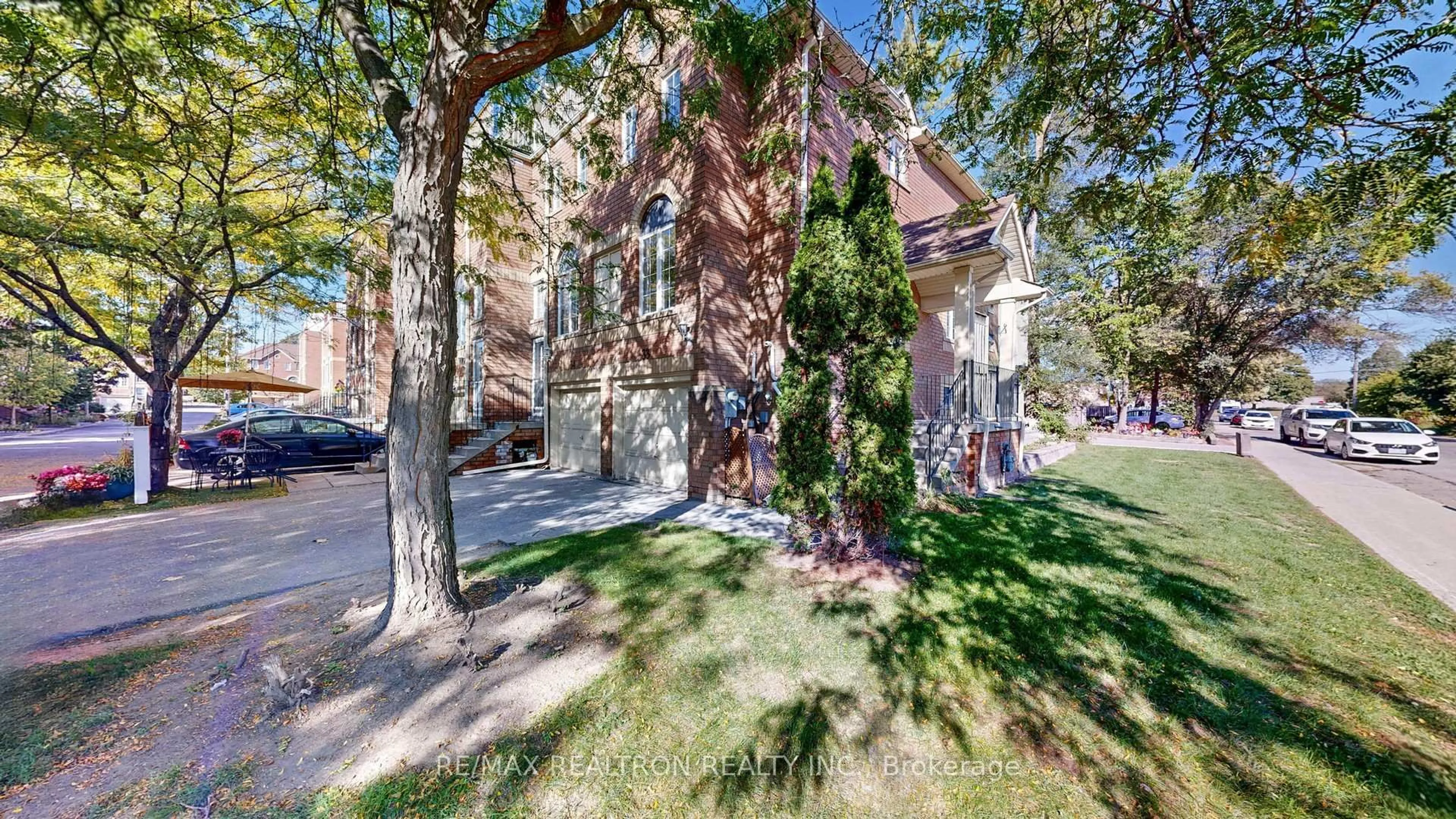 A pic from outside/outdoor area/front of a property/back of a property/a pic from drone, street for 189 Galloway Rd #33, Toronto Ontario M1E 5H3