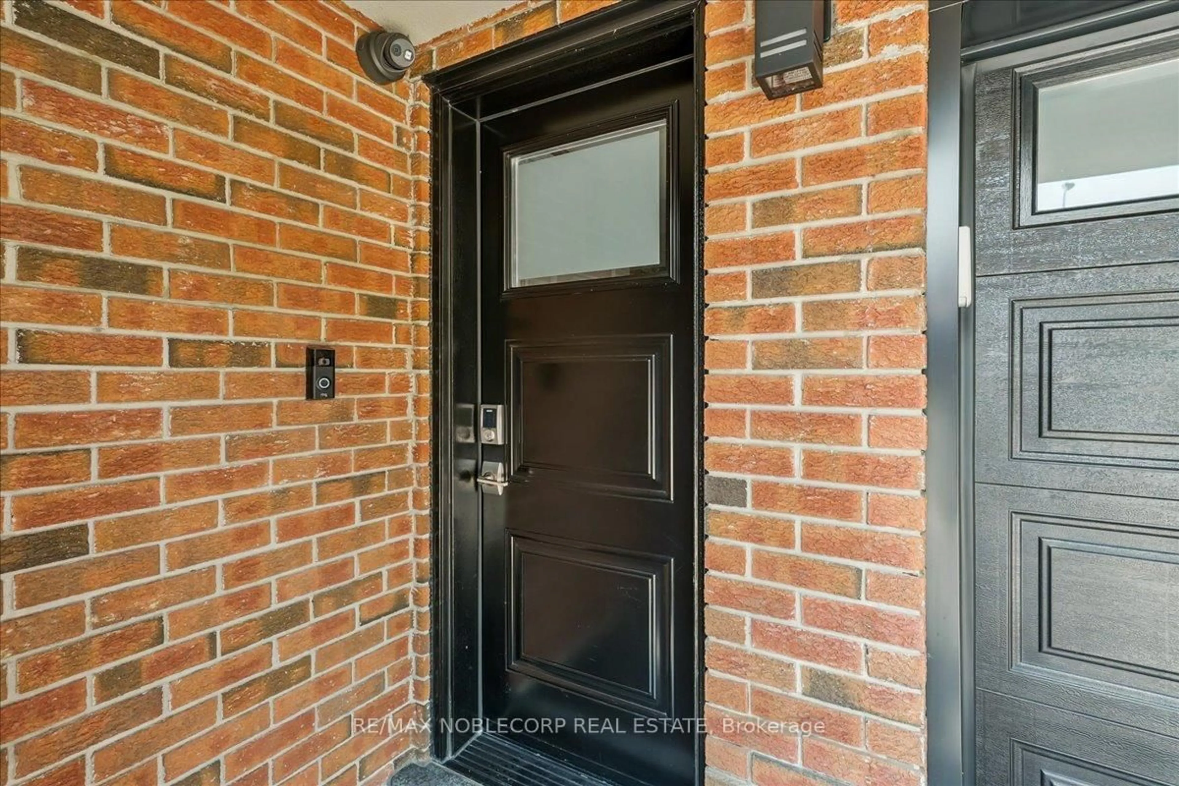 Indoor entryway for 77 Crayford Dr, Toronto Ontario M1W 3B5