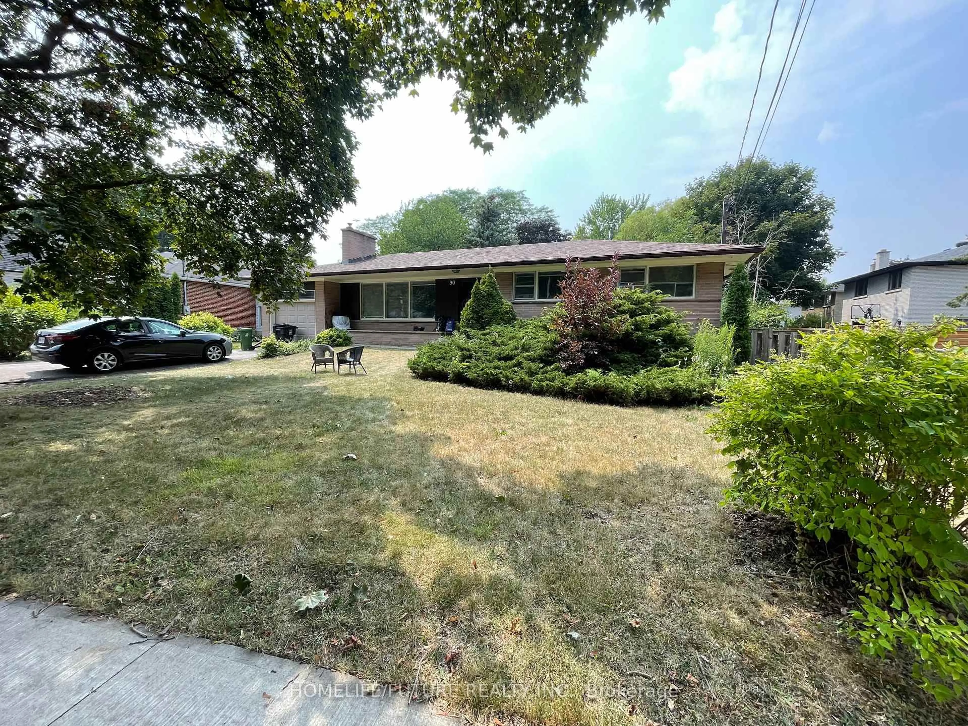 A pic from outside/outdoor area/front of a property/back of a property/a pic from drone, street for 90 Glen Watford Dr, Toronto Ontario M1S 2C7