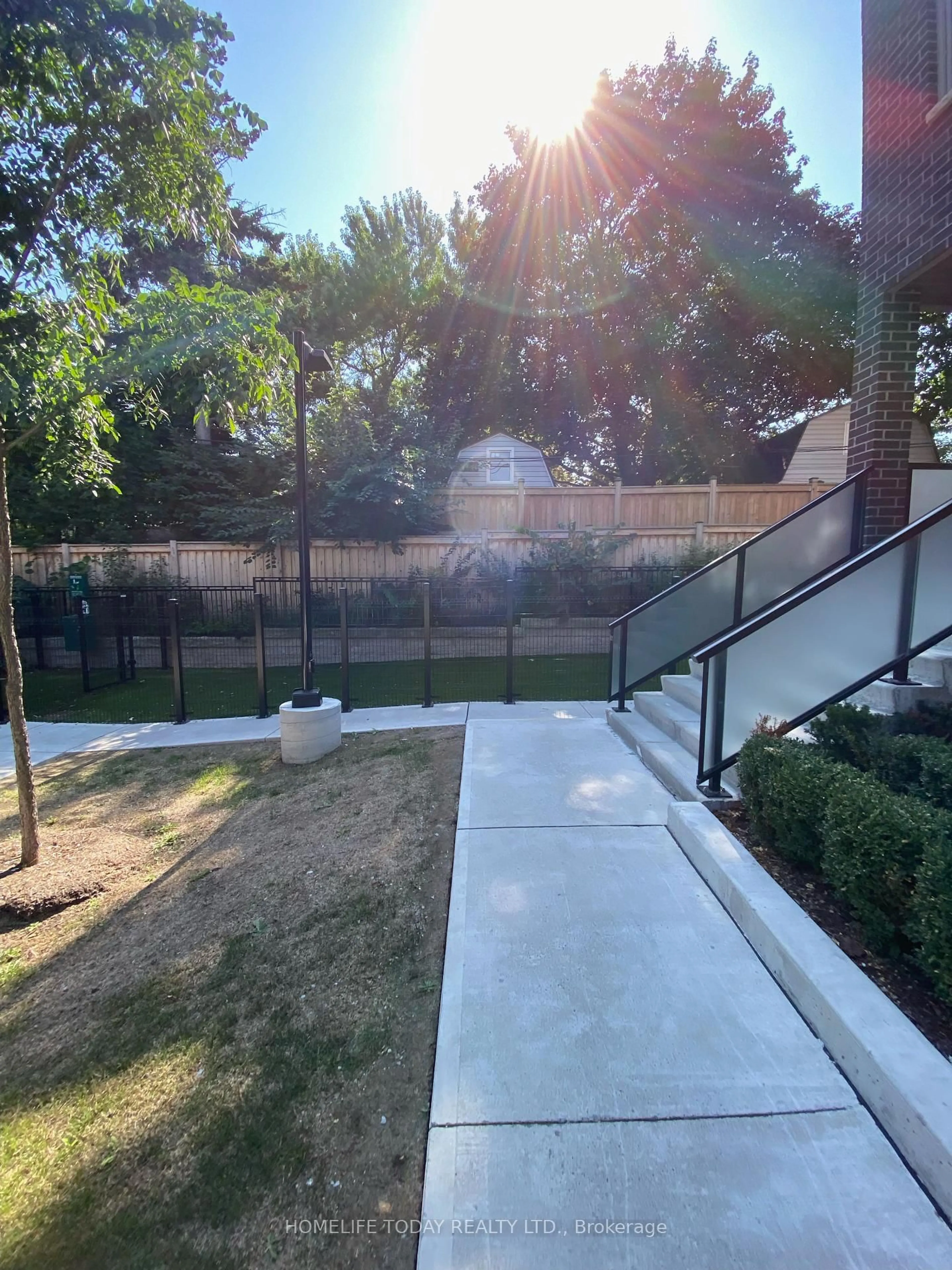 Patio, street for 2787 Eglinton Ave #321, Toronto Ontario M1J 0B2
