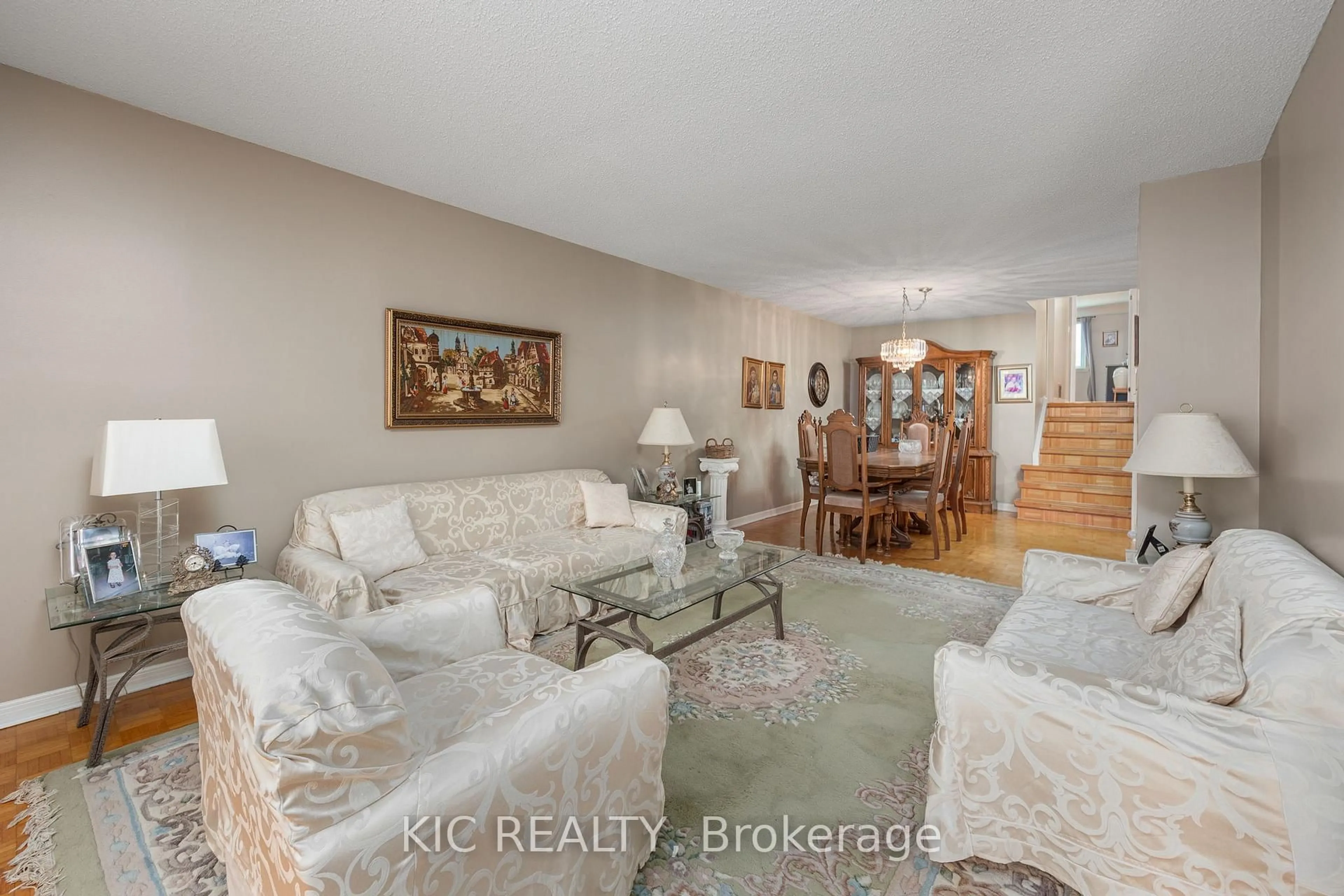 Living room with furniture, unknown for 5 Thistlewaite Cres, Toronto Ontario M1S 3Y8
