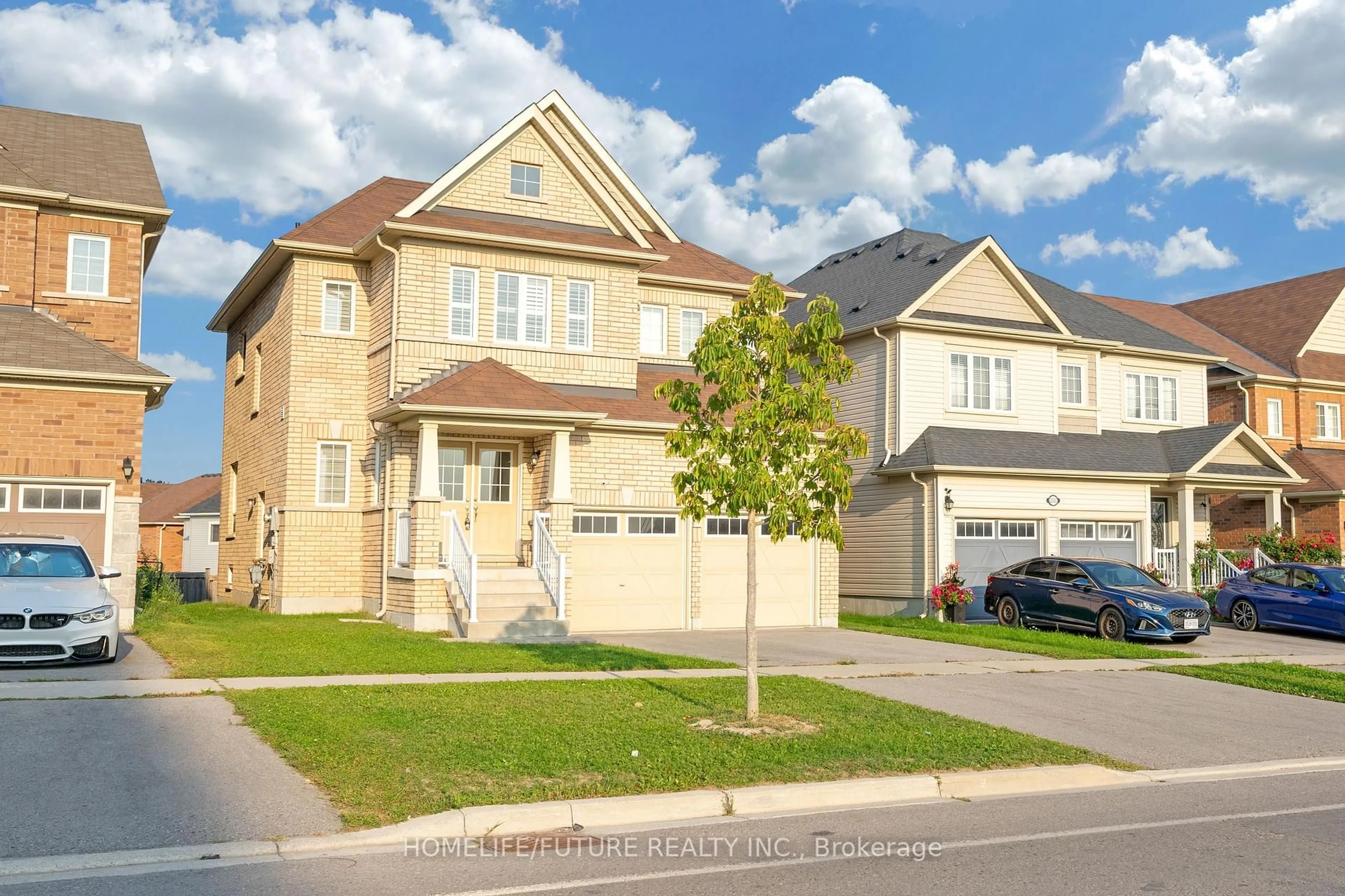 Home with vinyl exterior material, street for 2557 Bridle Rd, Oshawa Ontario L1H 7K4