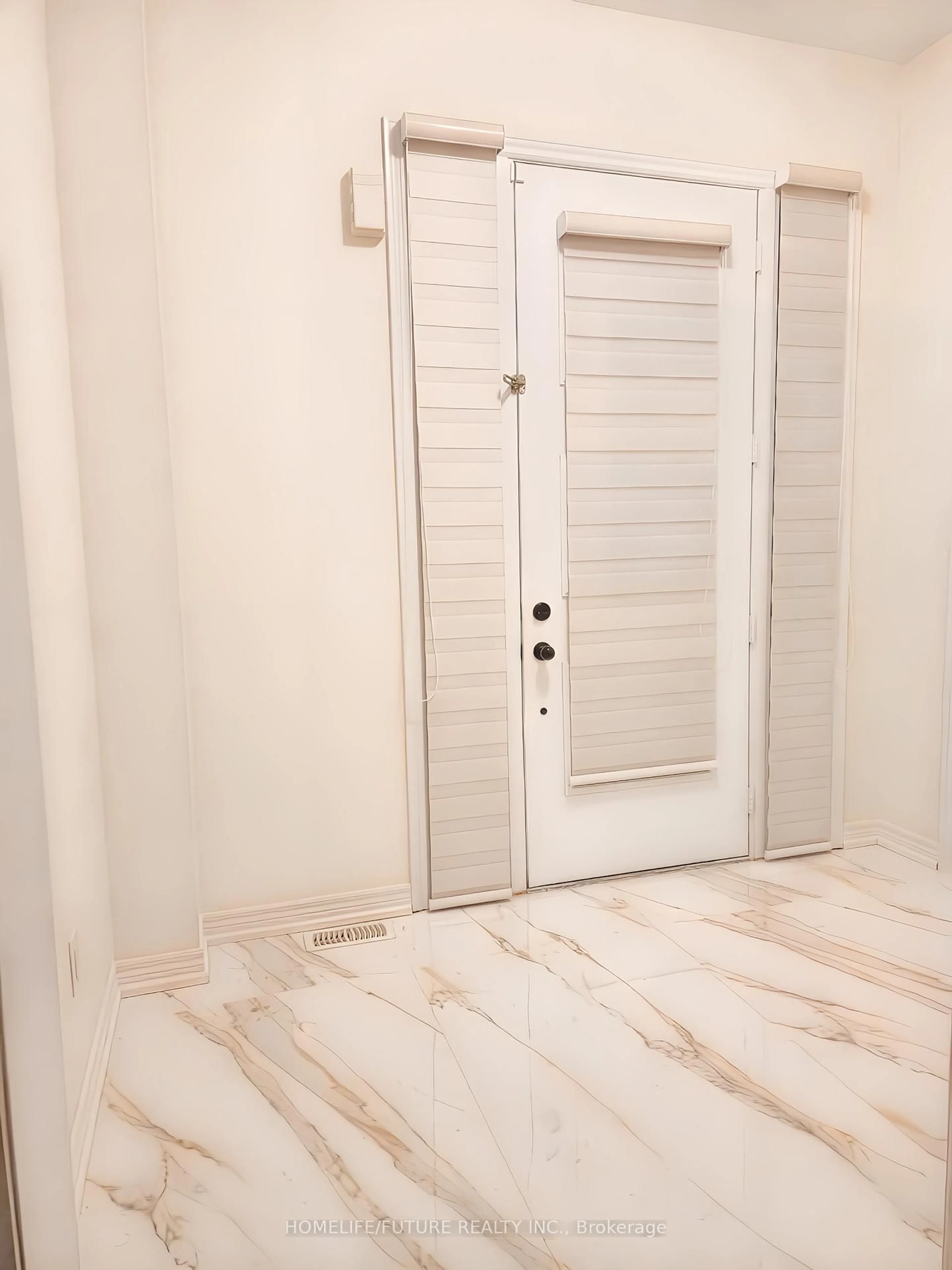 Indoor entryway for 2426 Hibiscus Dr, Pickering Ontario L1X 0G7