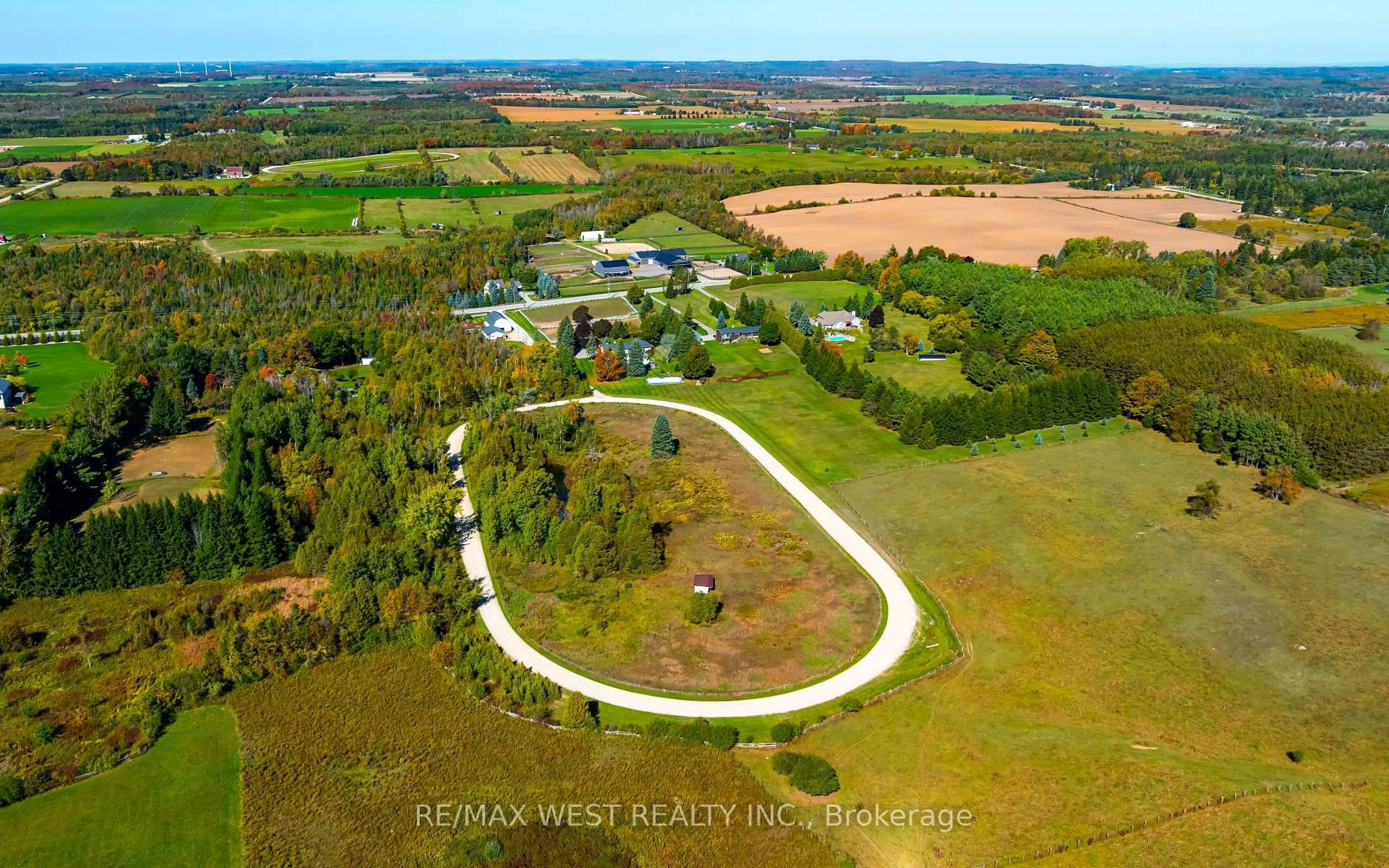 A pic from outside/outdoor area/front of a property/back of a property/a pic from drone, water/lake/river/ocean view for 108 Pandora Circ, Toronto Ontario M1H 1V9