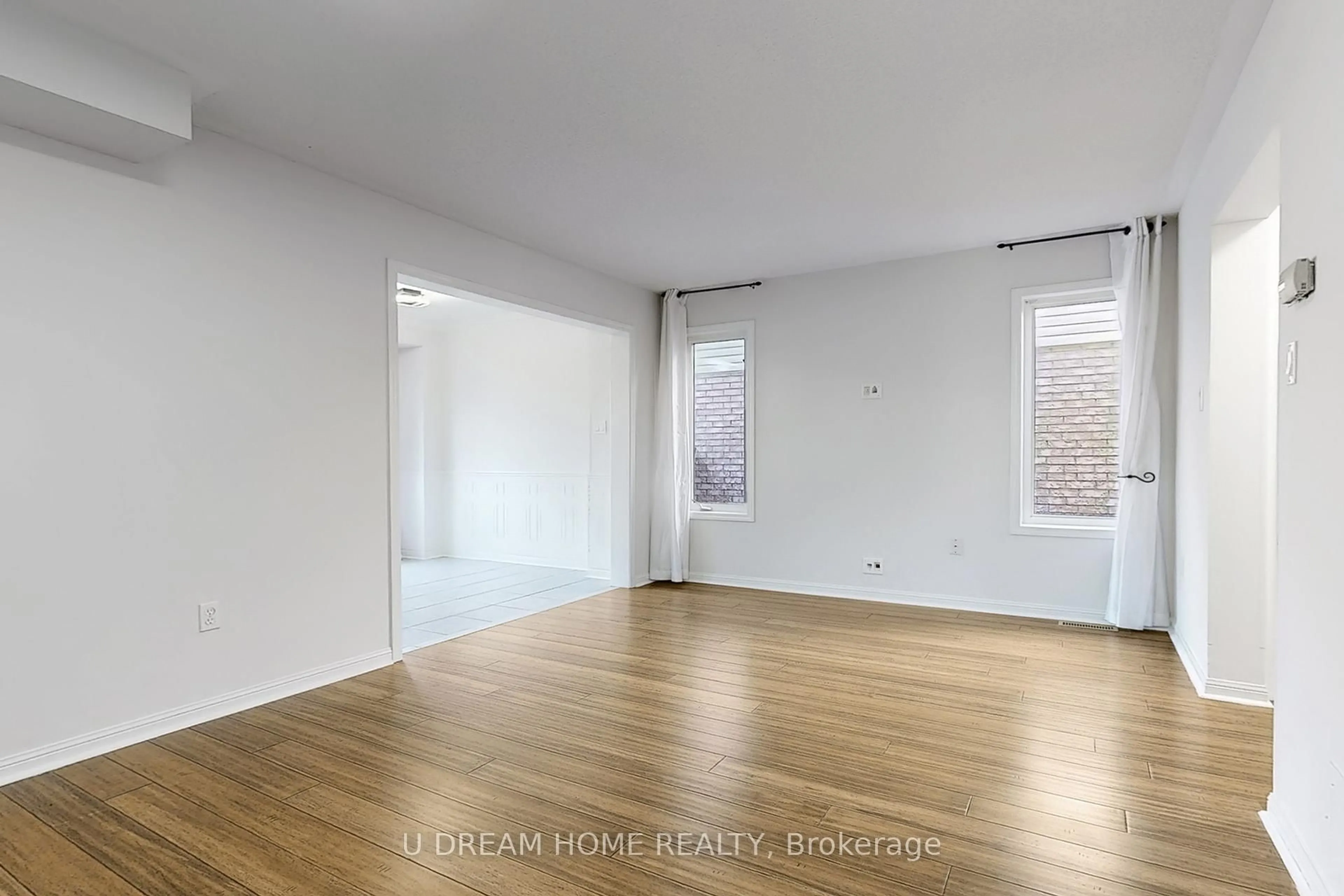 A pic of a room for 55 Catkins Cres, Whitby Ontario L1R 2Z8