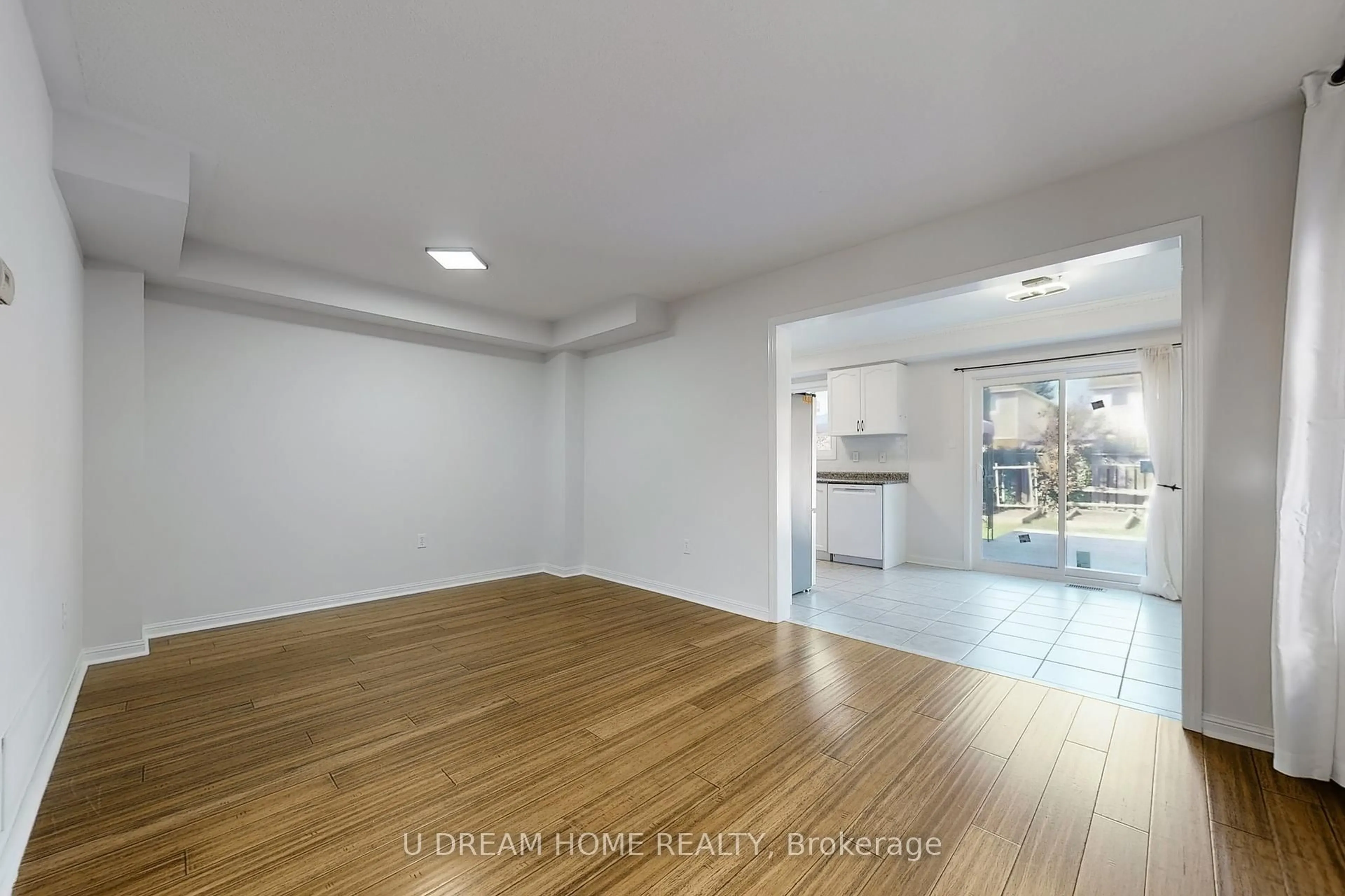 A pic of a room for 55 Catkins Cres, Whitby Ontario L1R 2Z8