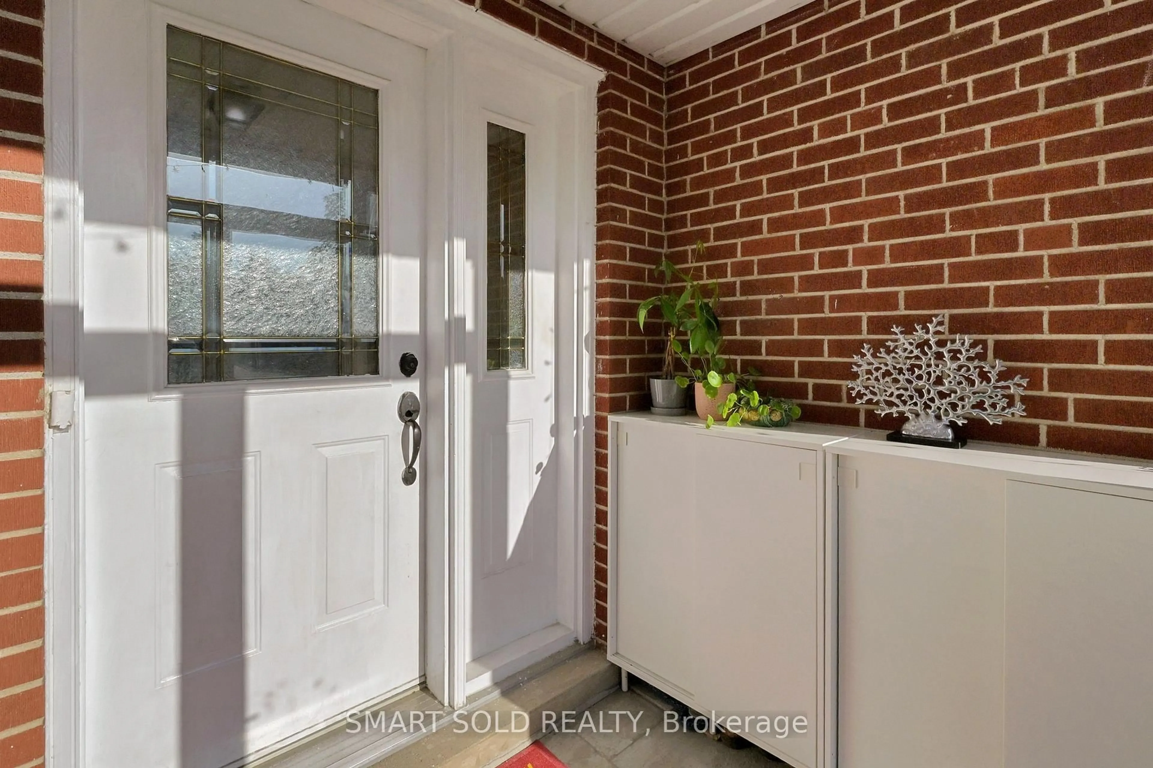 Indoor entryway for 21 Sunmount Rd, Toronto Ontario M1T 2A4