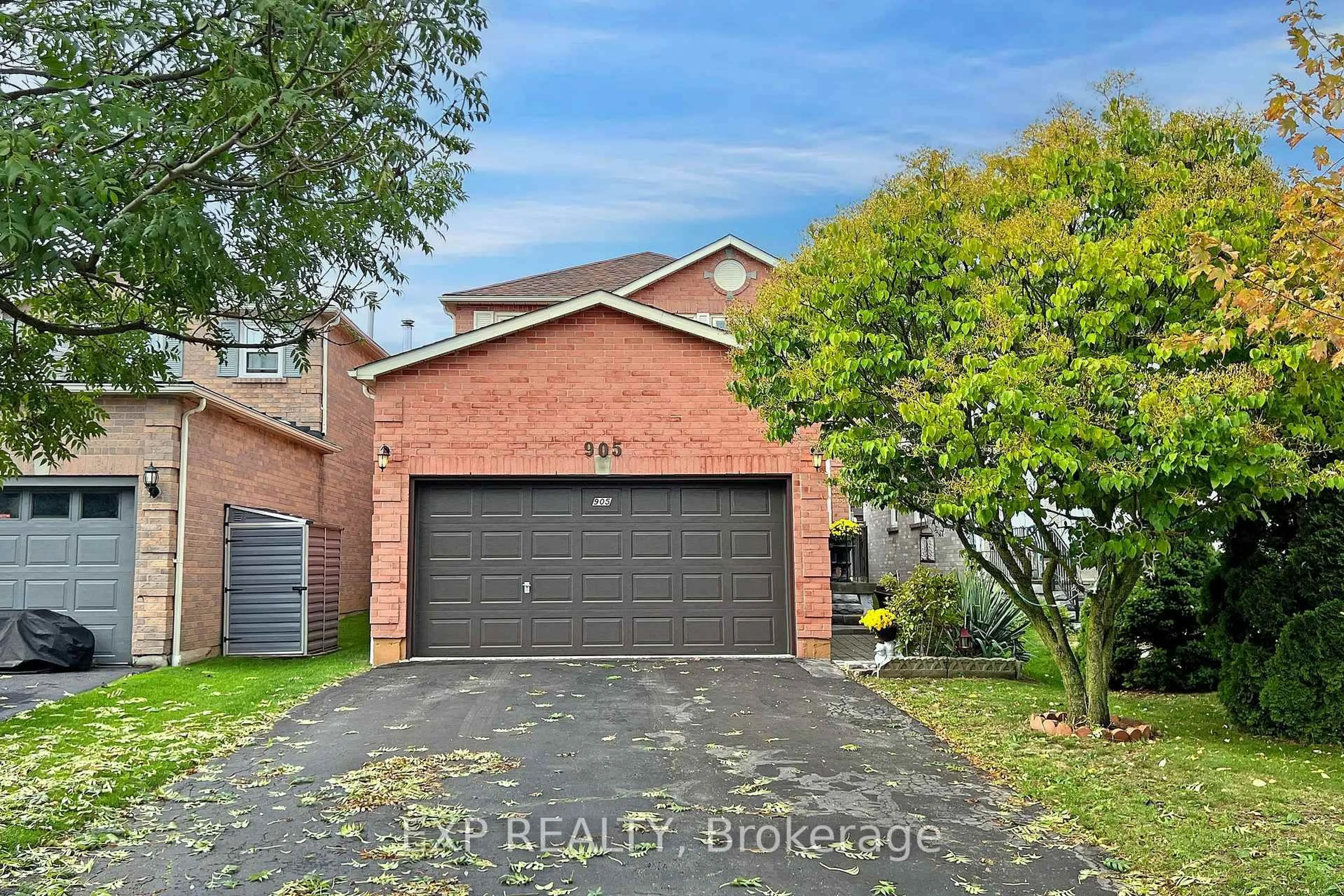 Home with brick exterior material, street for 905 Rambleberry Ave, Pickering Ontario L1V 5Y1