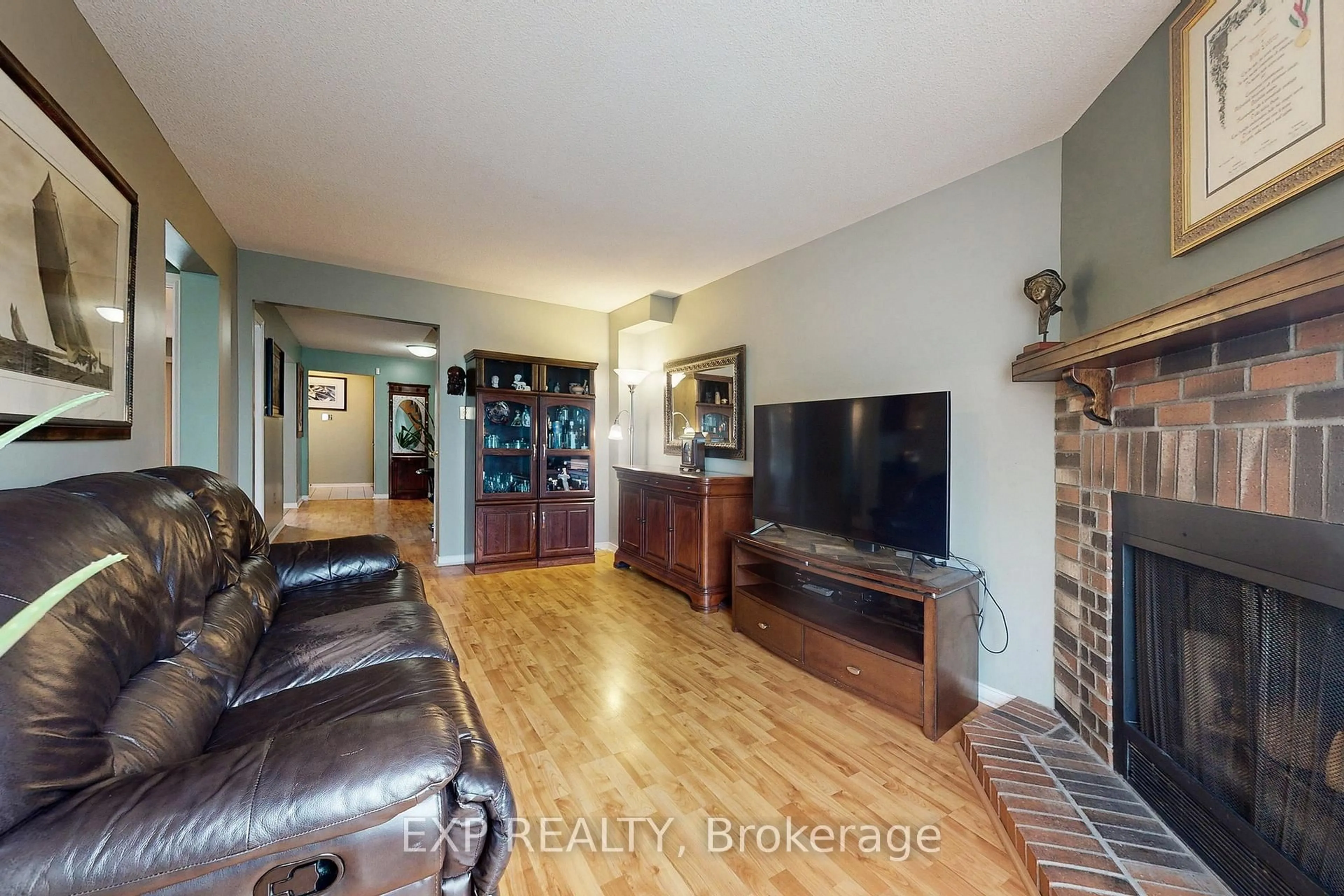 Living room with furniture, unknown for 905 Rambleberry Ave, Pickering Ontario L1V 5Y1