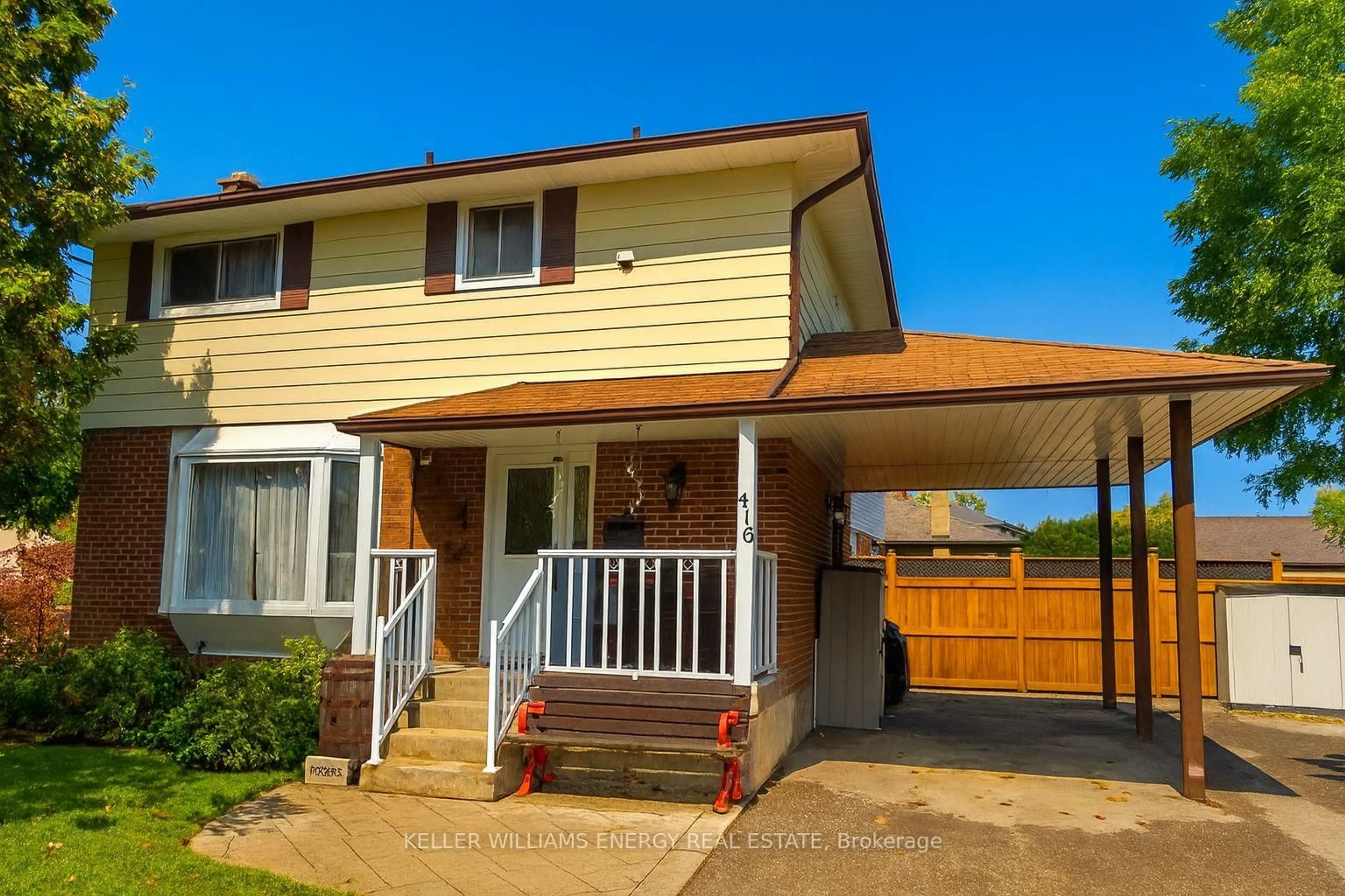 Home with vinyl exterior material, street for 416 Mayfair Ave, Oshawa Ontario L1G 2X9