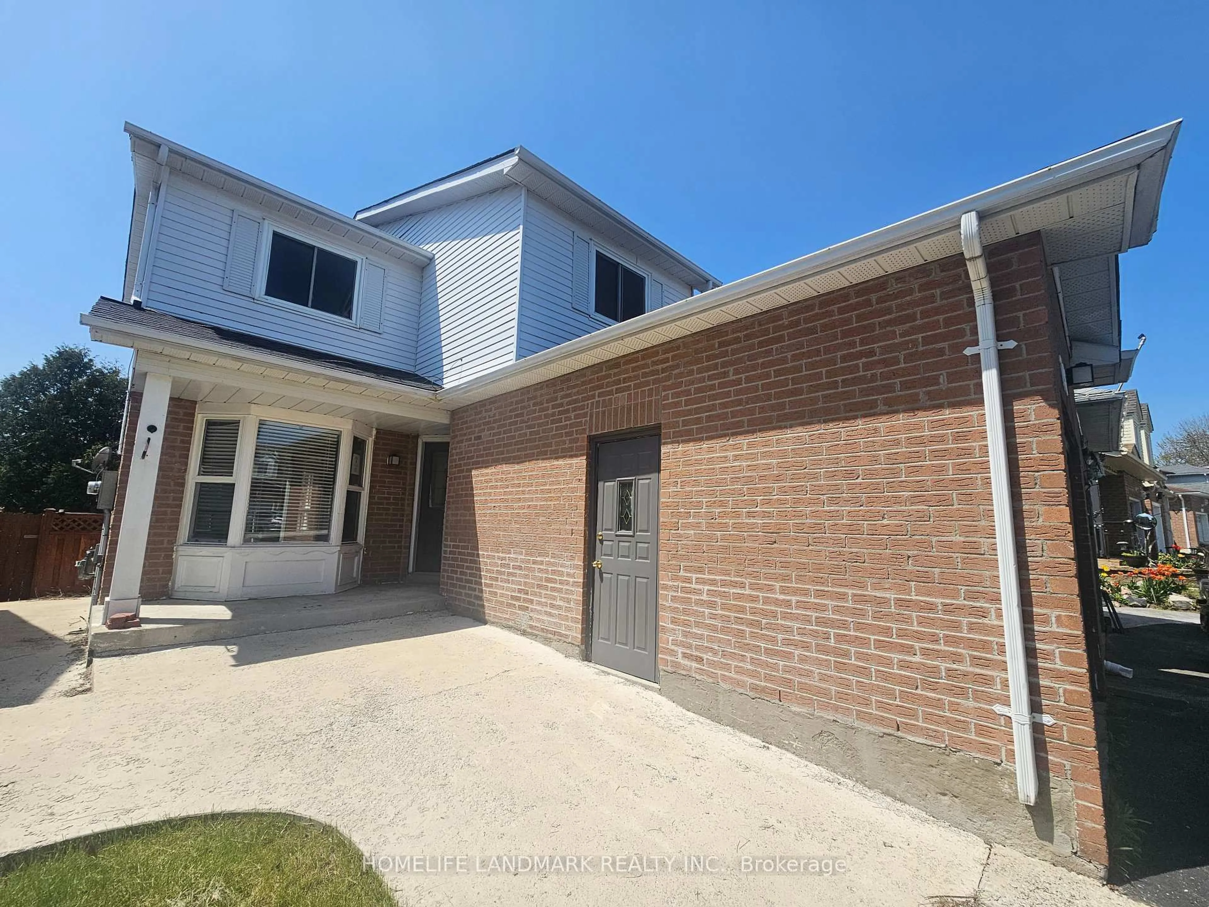A pic from outside/outdoor area/front of a property/back of a property/a pic from drone, building for 796 Bennett Cres, Oshawa Ontario L1K 1T5