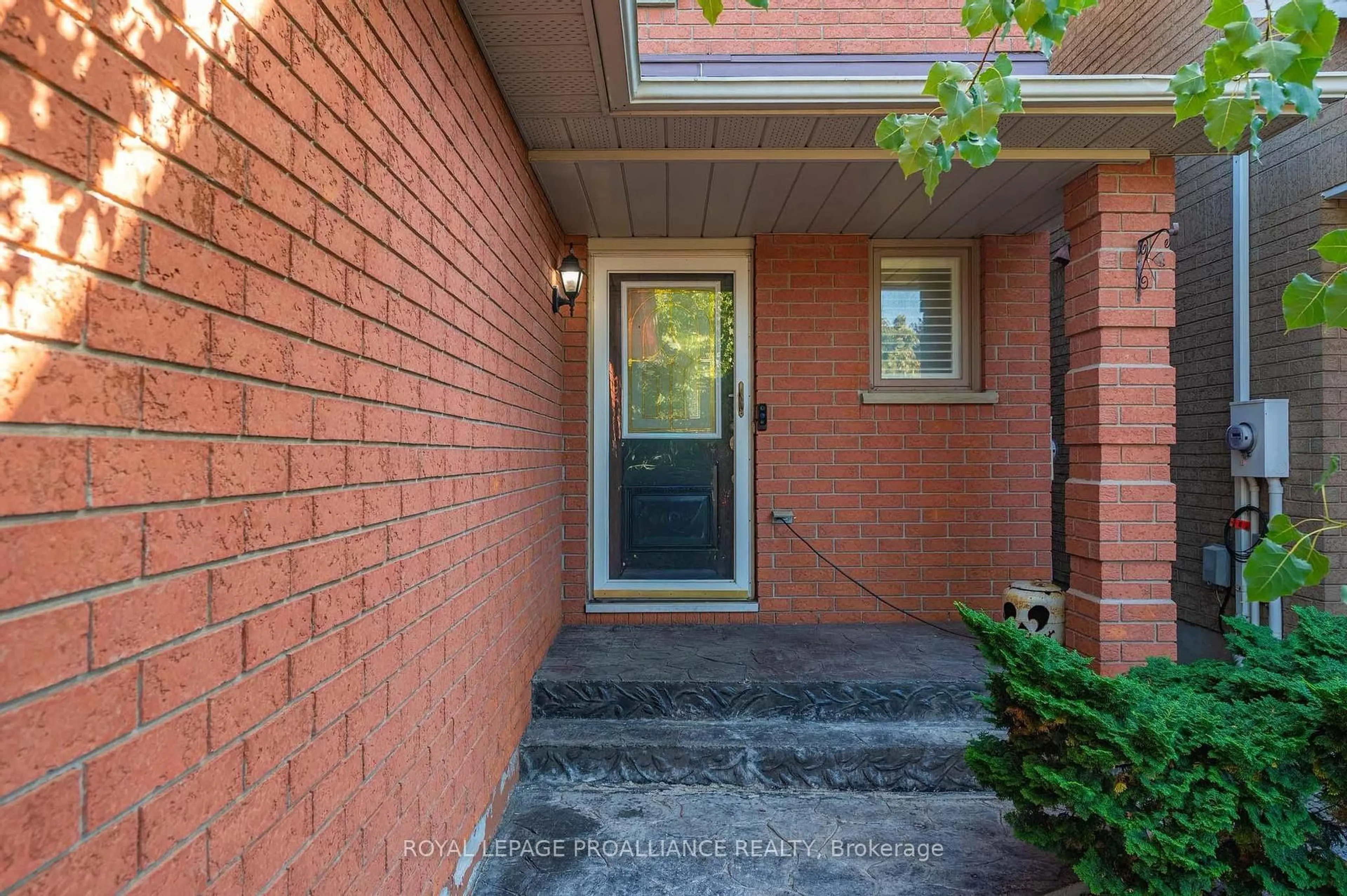 Unknown for 7 Fieldcrest Ave, Clarington Ontario L1E 2X3