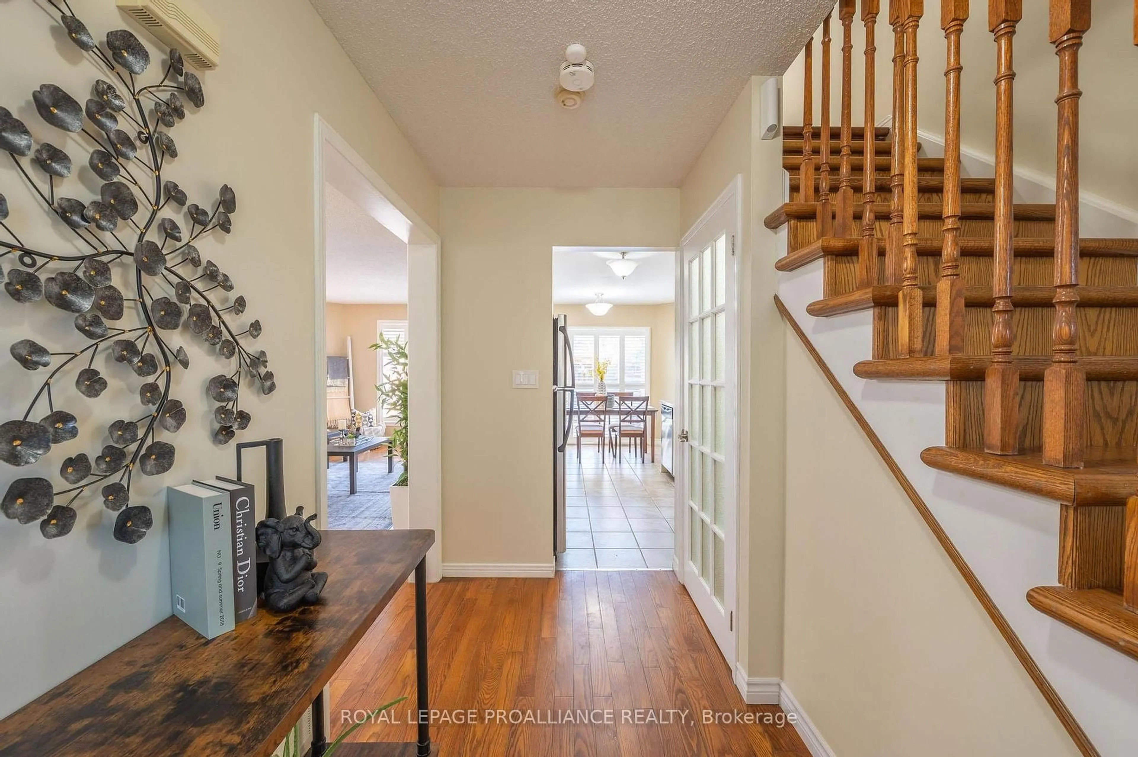 Indoor entryway for 7 Fieldcrest Ave, Clarington Ontario L1E 2X3