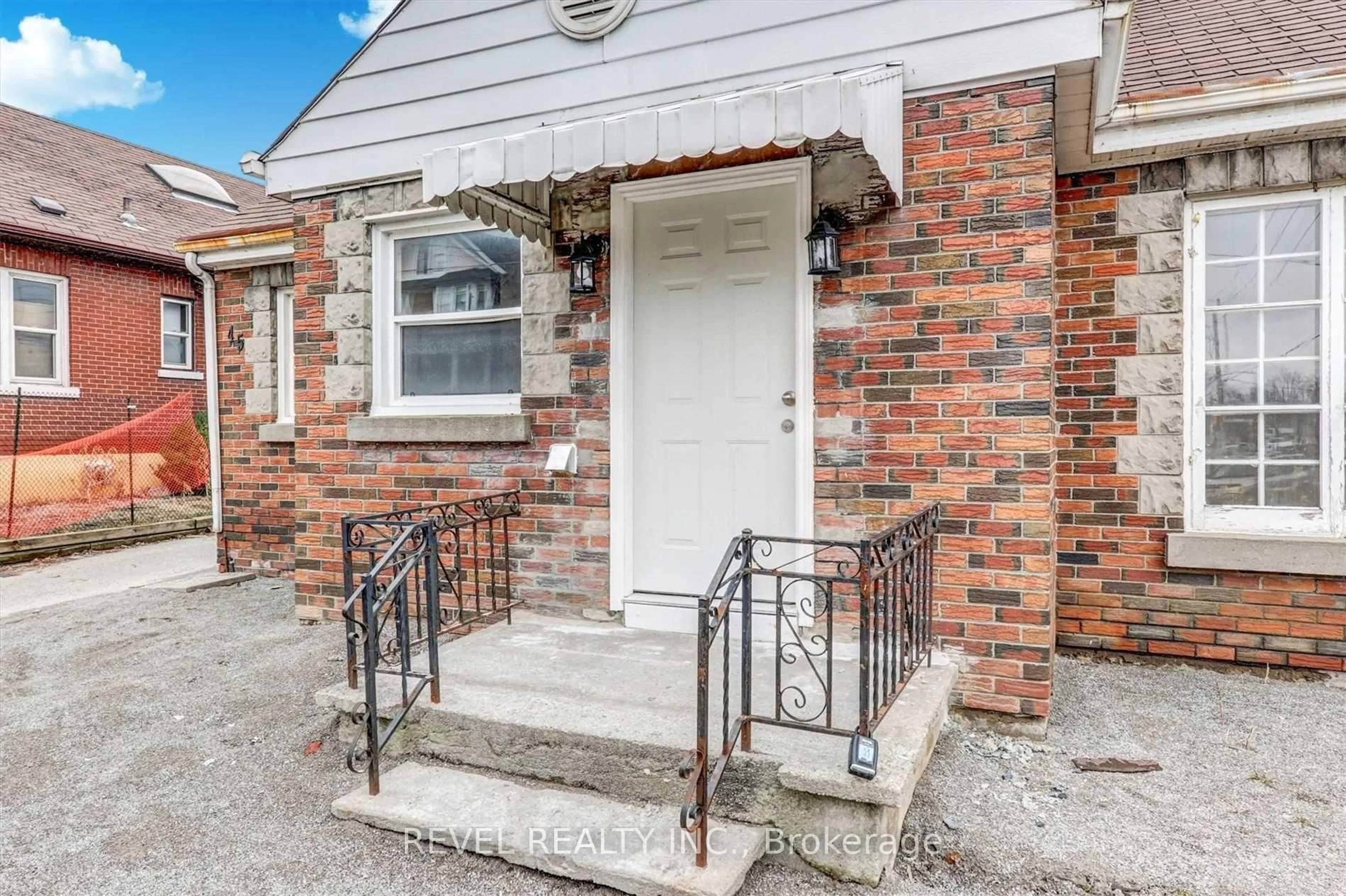 Home with brick exterior material, street for 45 Fairbanks St, Oshawa Ontario L1H 2L7