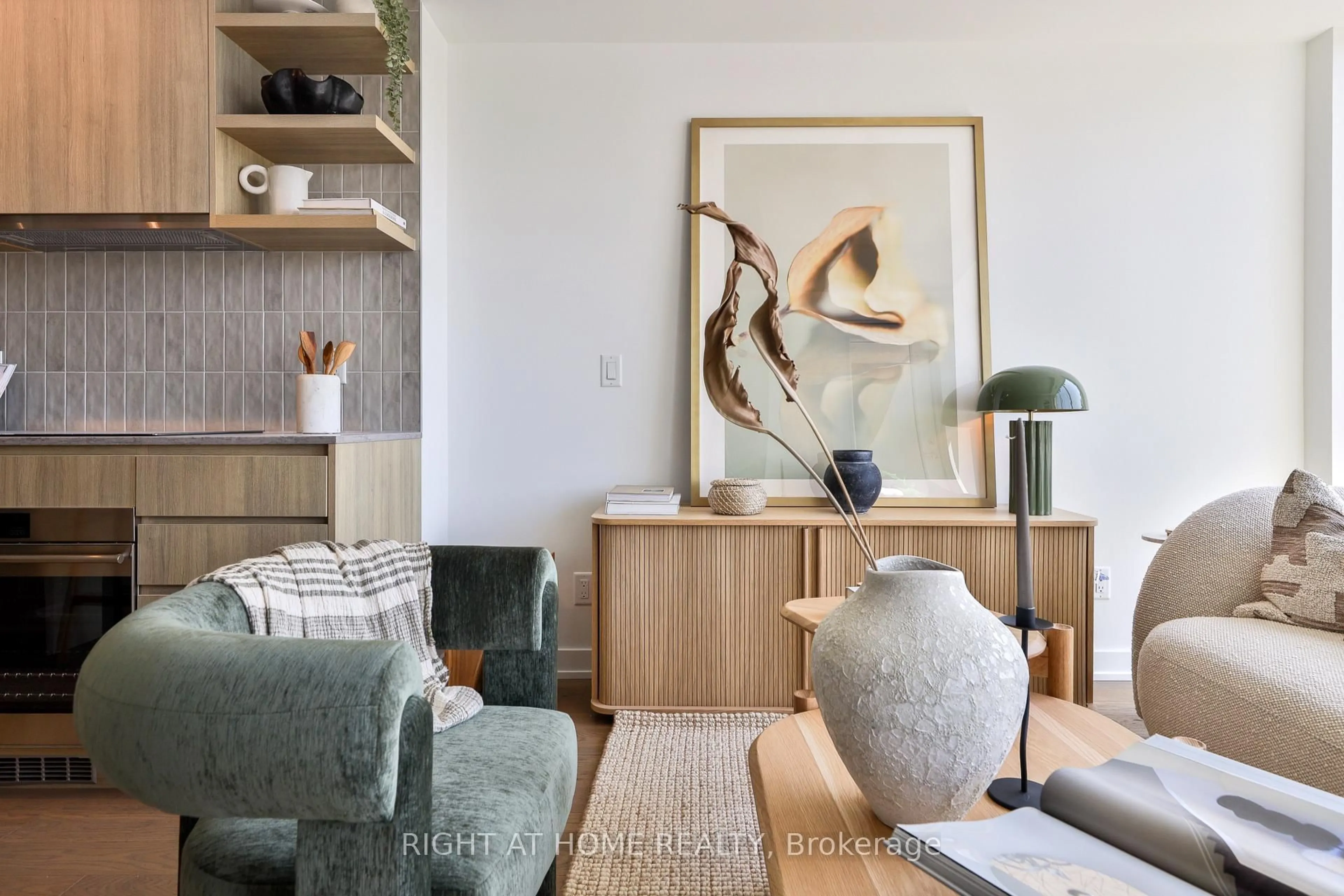 Living room with furniture, wood/laminate floor for 1161 Kingston Rd #201, Toronto Ontario M1N 1P2