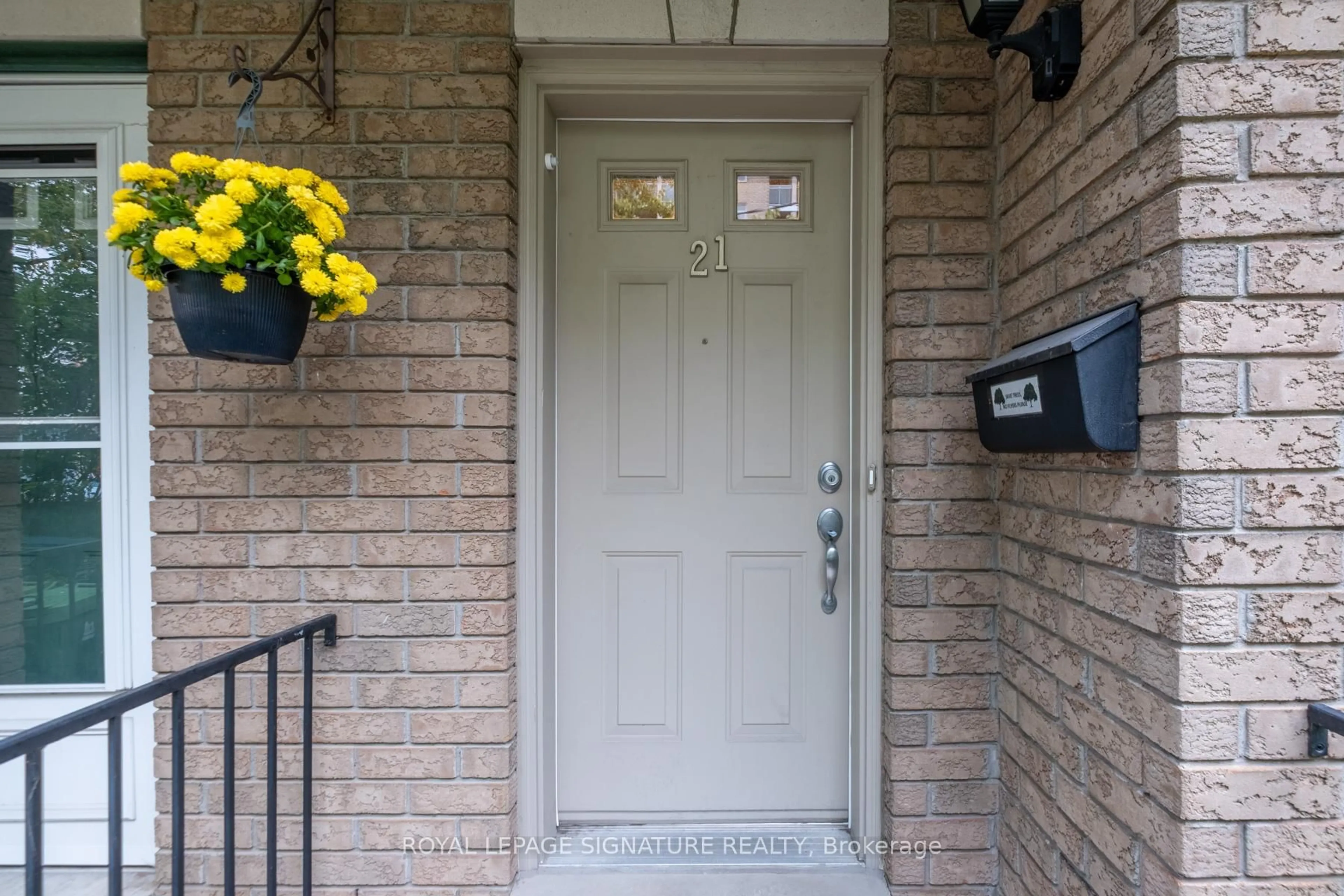 Indoor entryway for 21 Trent Ave, Toronto Ontario M4C 5C6
