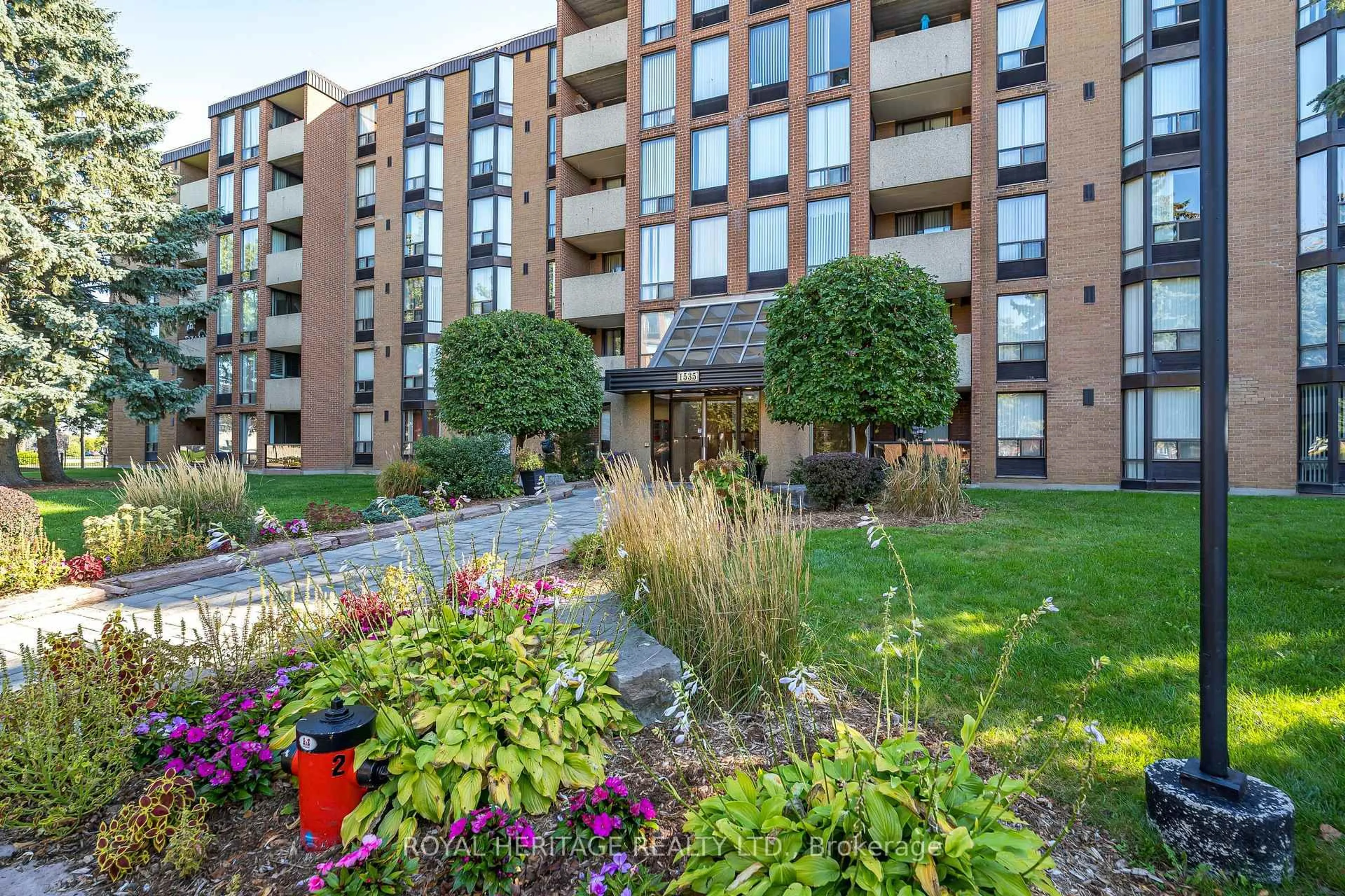 Patio, building for 1535 Diefenbaker Crt #101, Pickering Ontario L1V 3W2