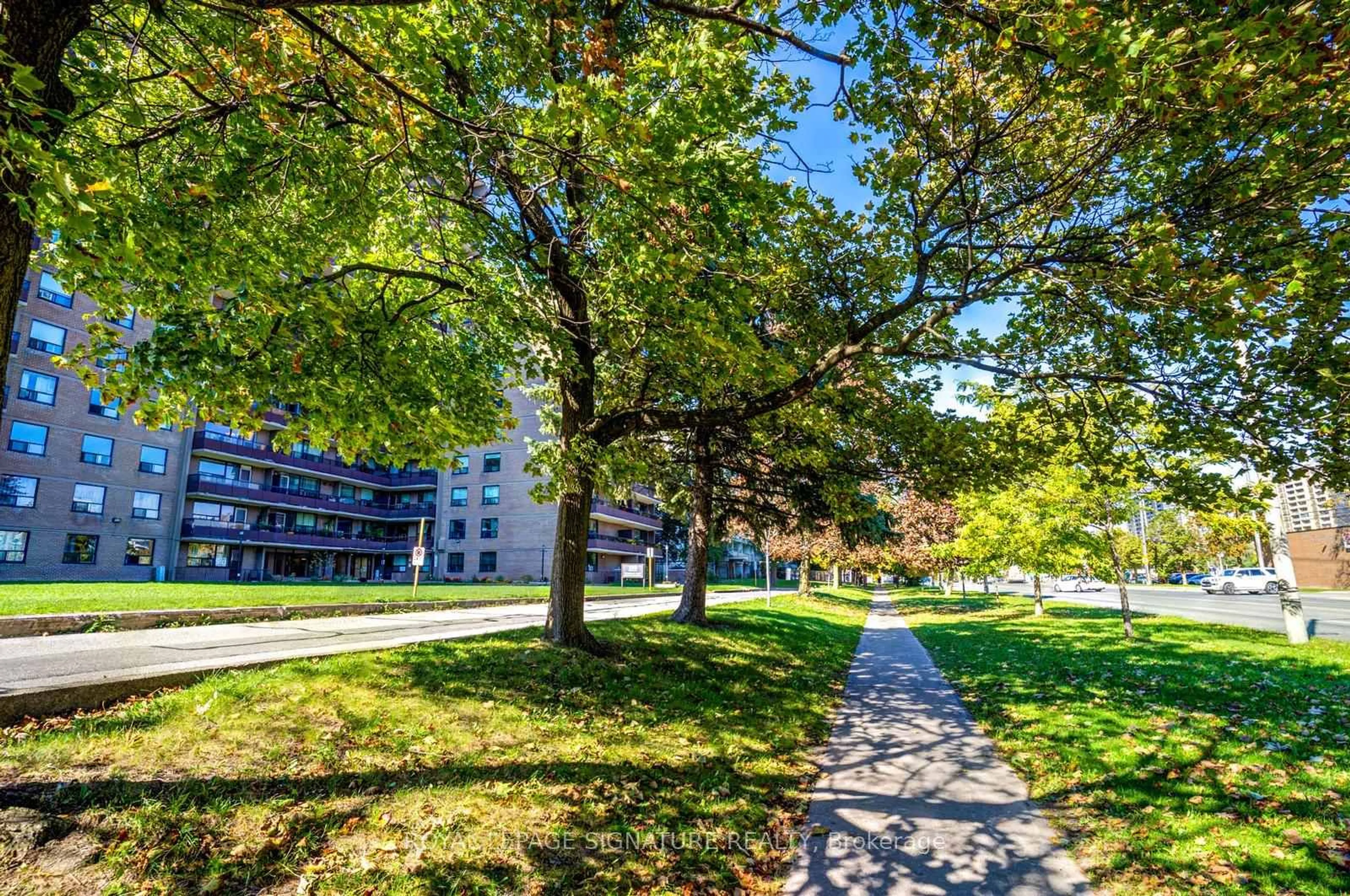 Patio, street for 180 Markham Rd #721, Toronto Ontario M1M 2Z9