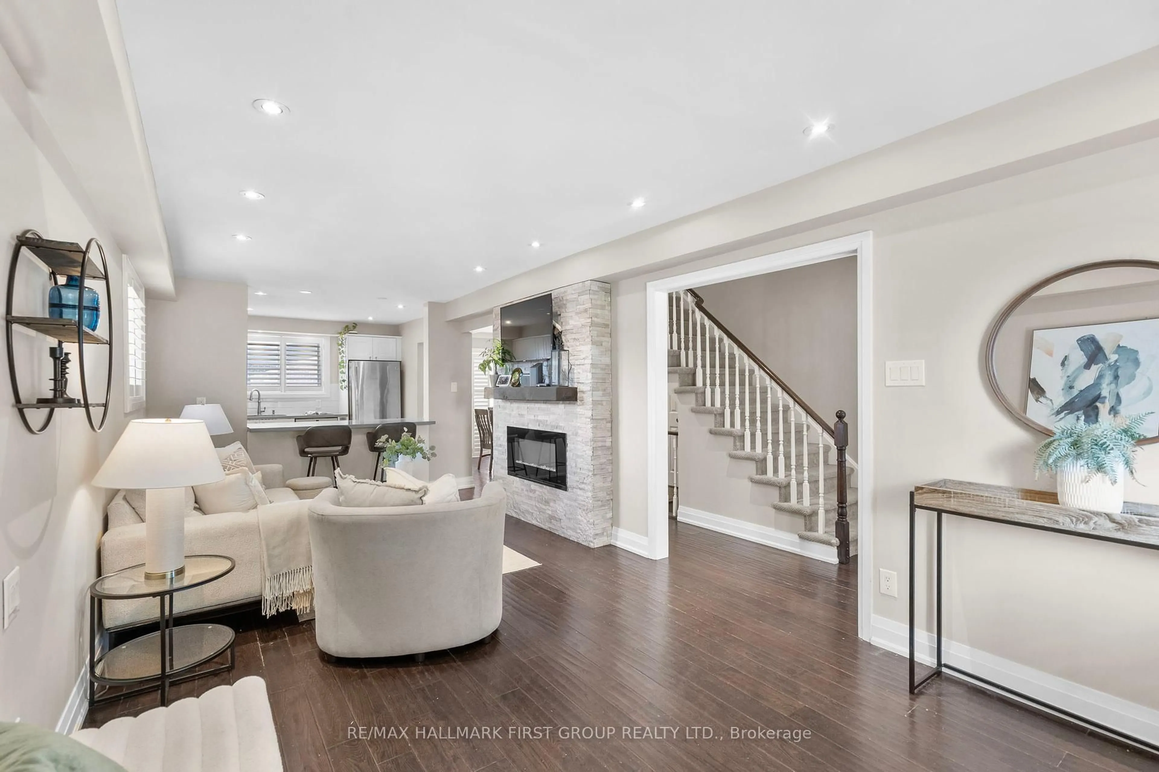 Living room with furniture, unknown for 157 Michael Blvd, Whitby Ontario L1N 5W4