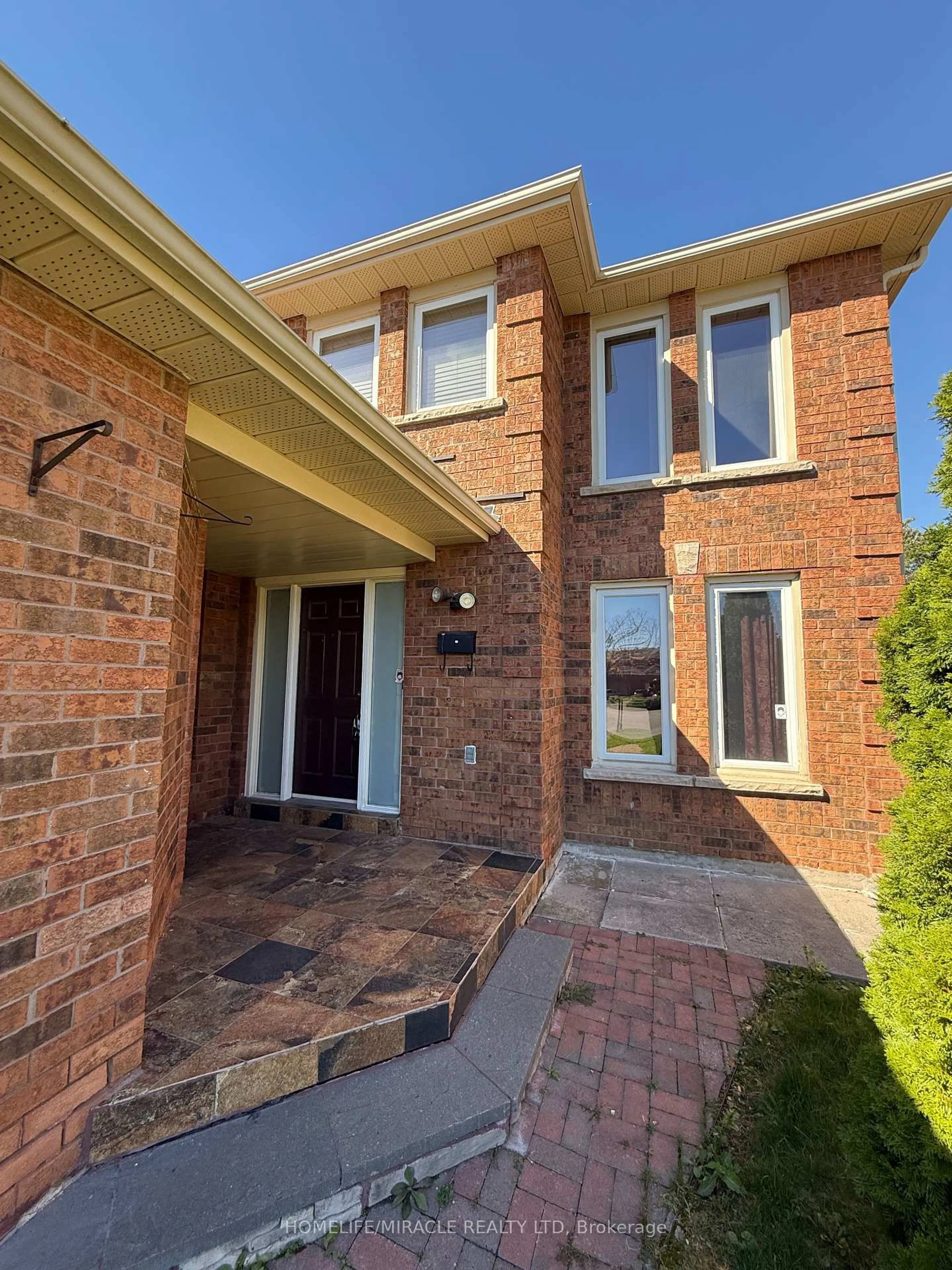 Home with brick exterior material, street for 580 Daylight Cres, Pickering Ontario L1V 6A9