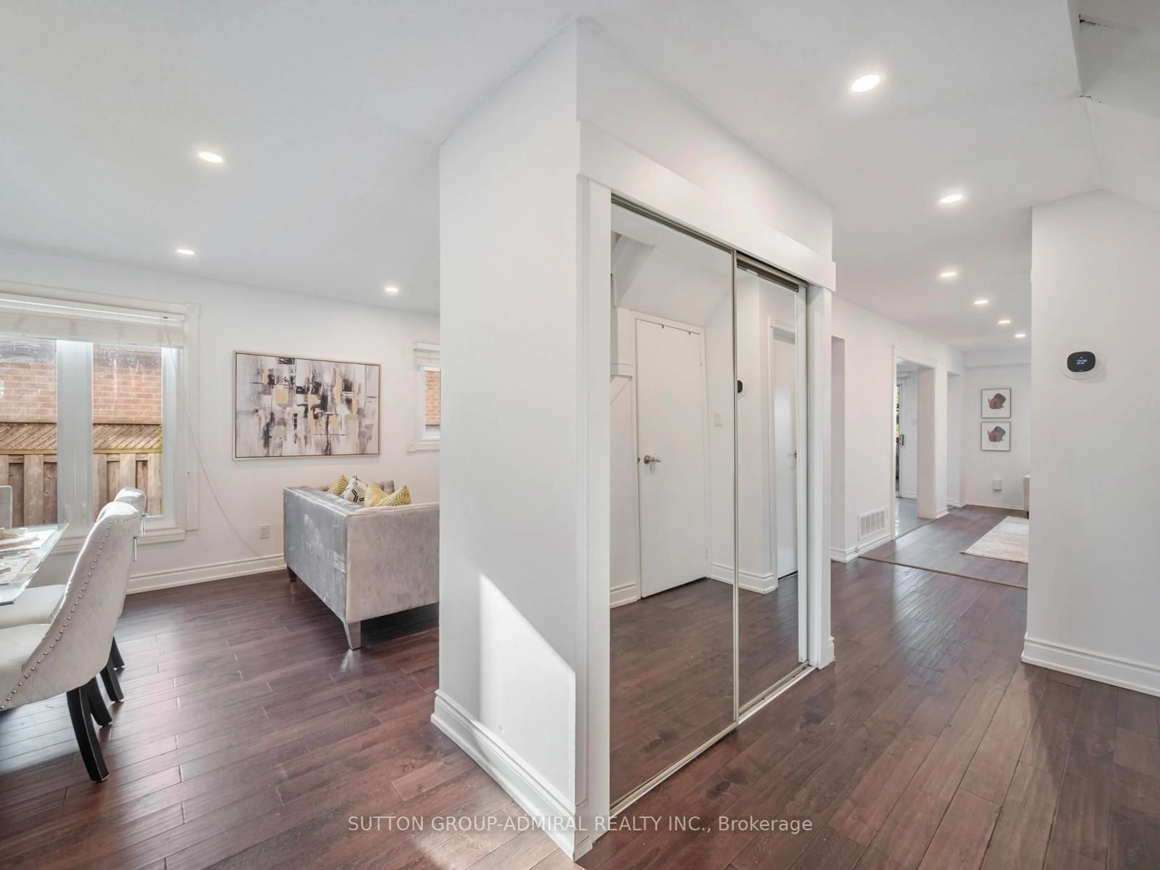 Indoor entryway for 104 Humphrey Dr, Ajax Ontario L1S 4Y9