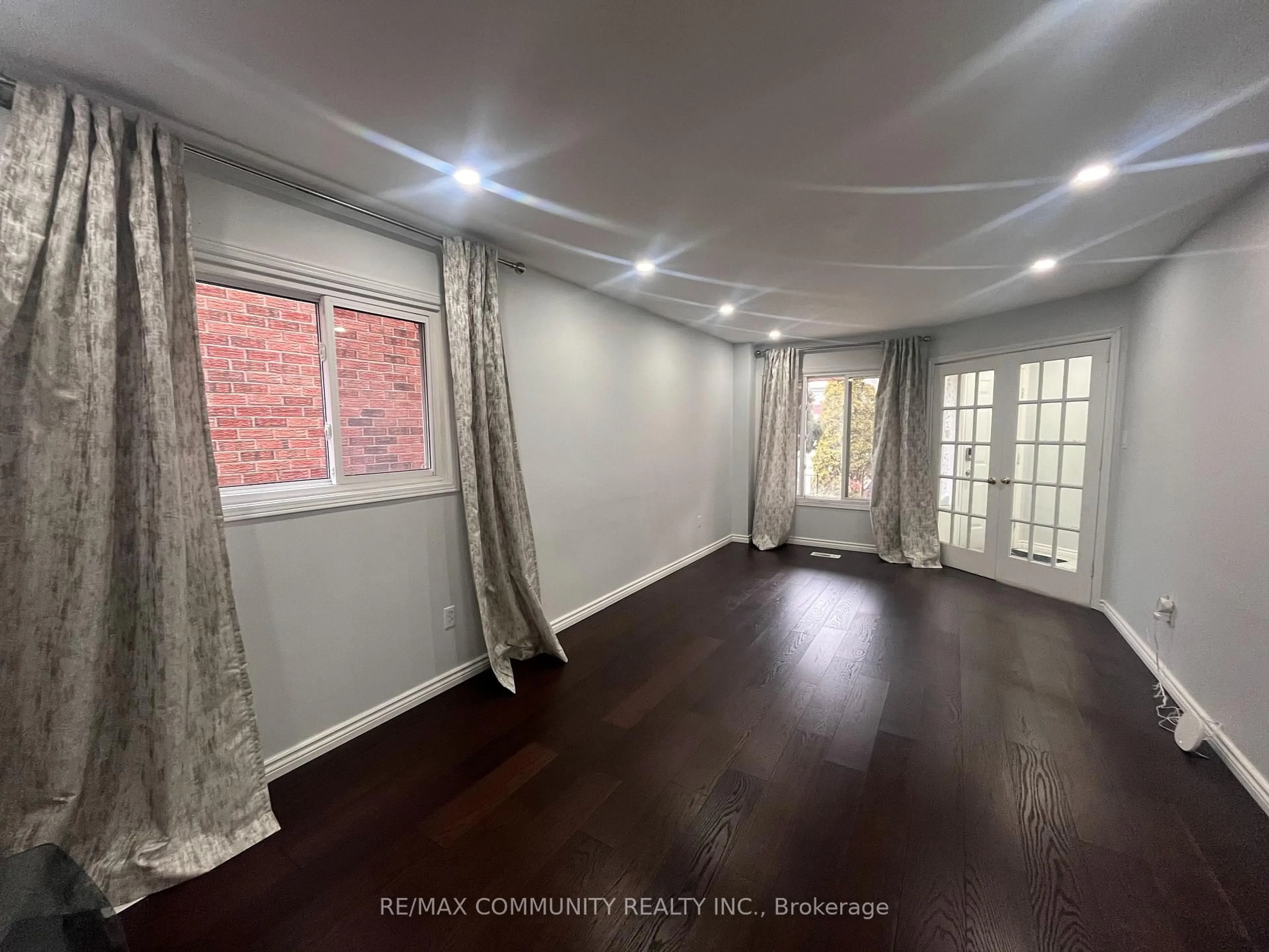 A pic of a room for 40 Furrow Dr, Whitby Ontario L1R 1Y6