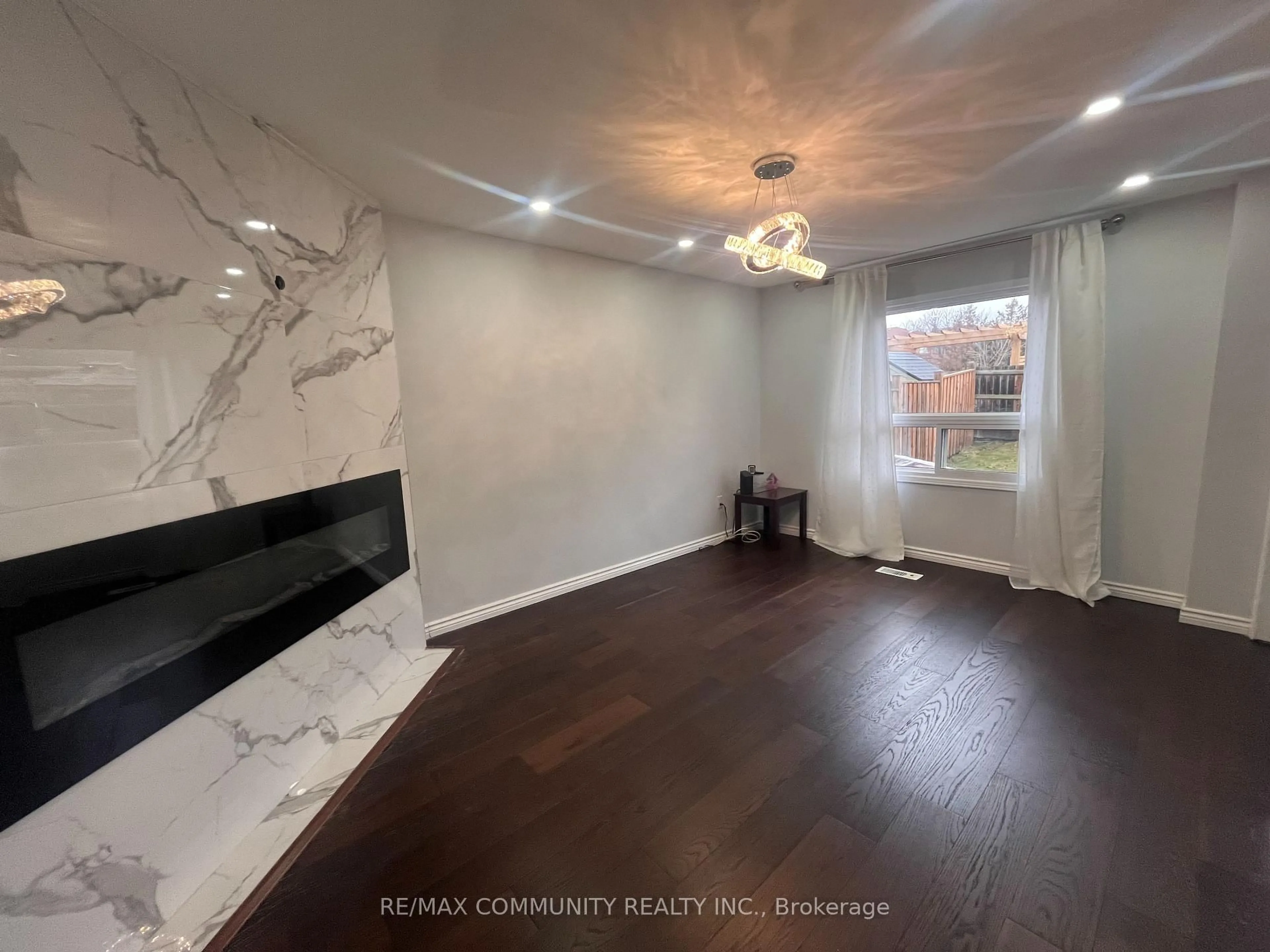 A pic of a room for 40 Furrow Dr, Whitby Ontario L1R 1Y6