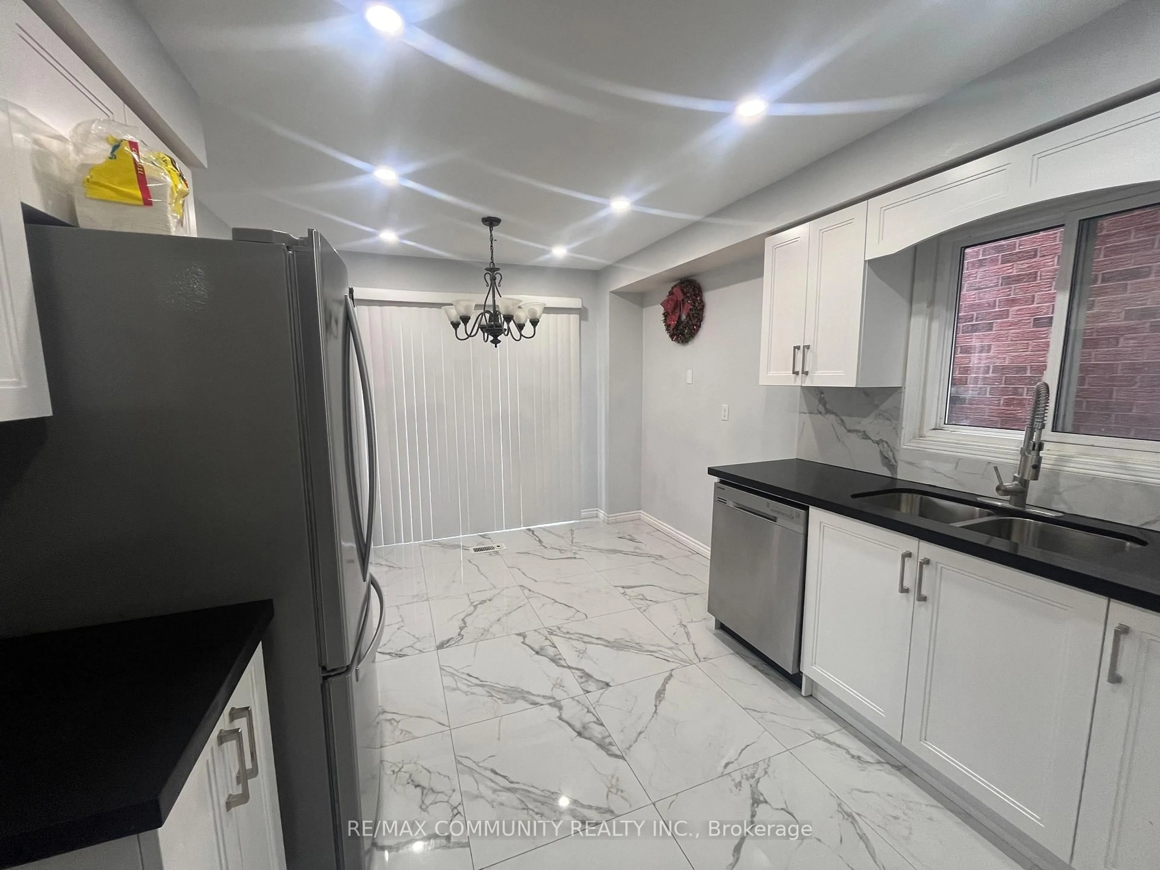 Unknown for 40 Furrow Dr, Whitby Ontario L1R 1Y6