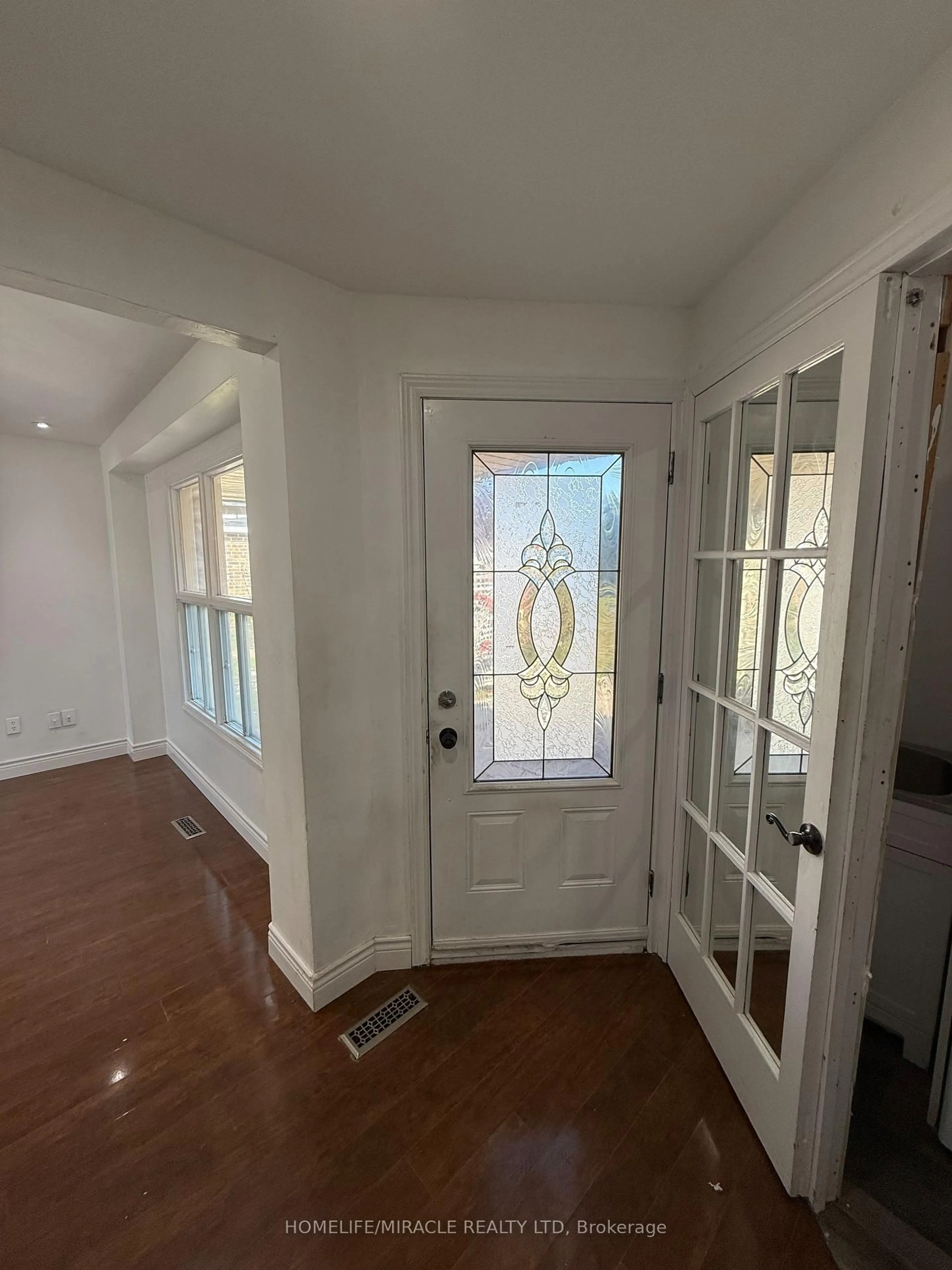 Indoor entryway for 44 Knapton Ave, Ajax Ontario L1S 5W1