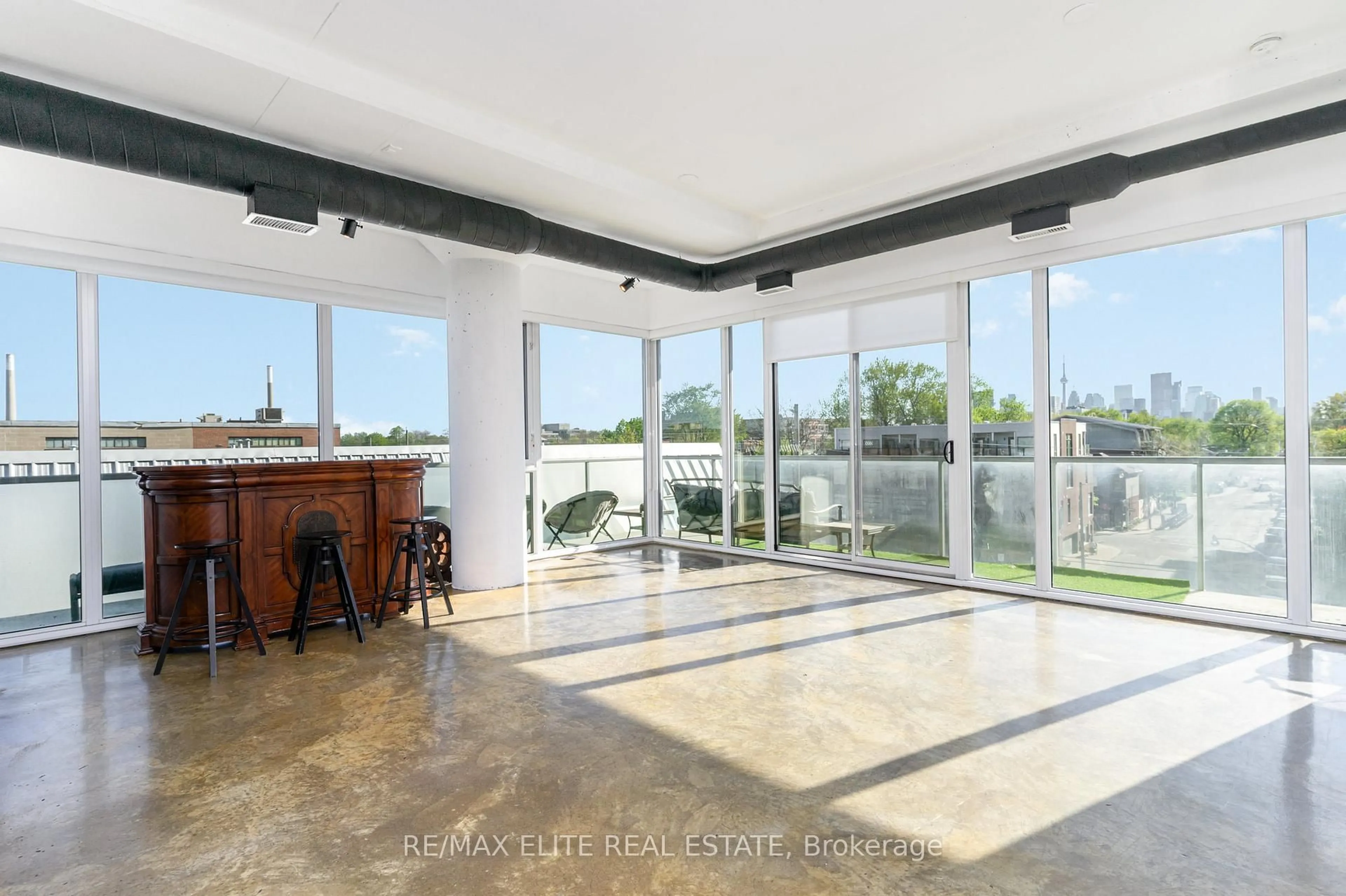 Indoor foyer for 201 Carlaw Ave #412, Toronto Ontario M4M 2S3