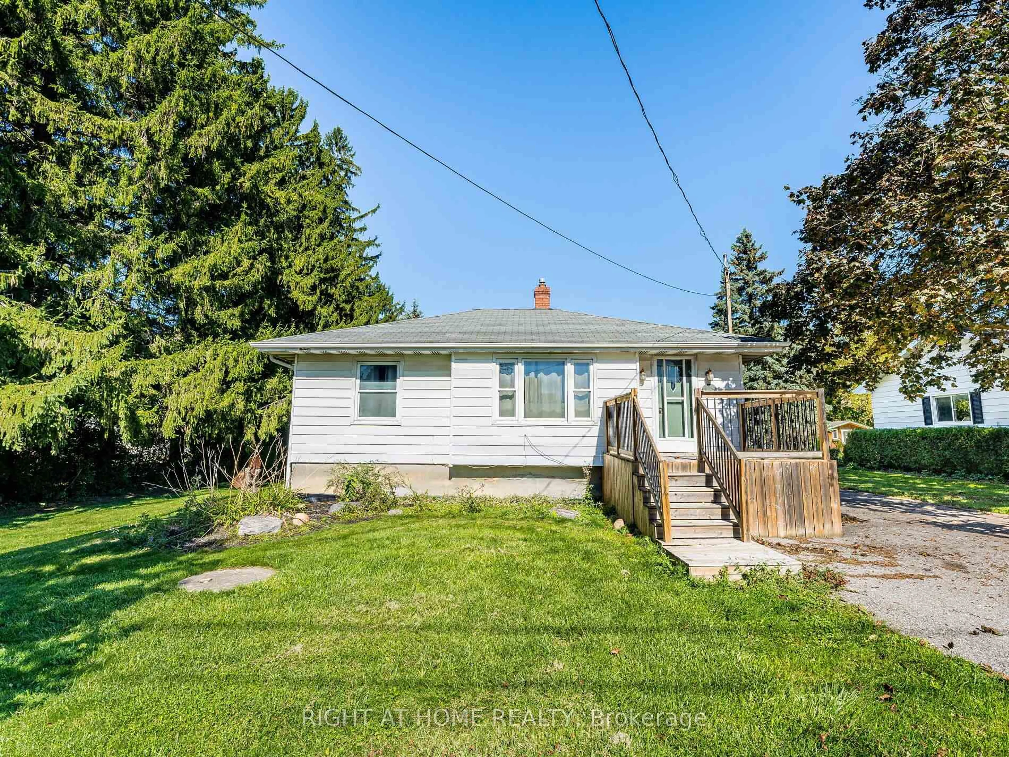 Home with vinyl exterior material, street for 148 Winchester Rd, Whitby Ontario L1M 1X2