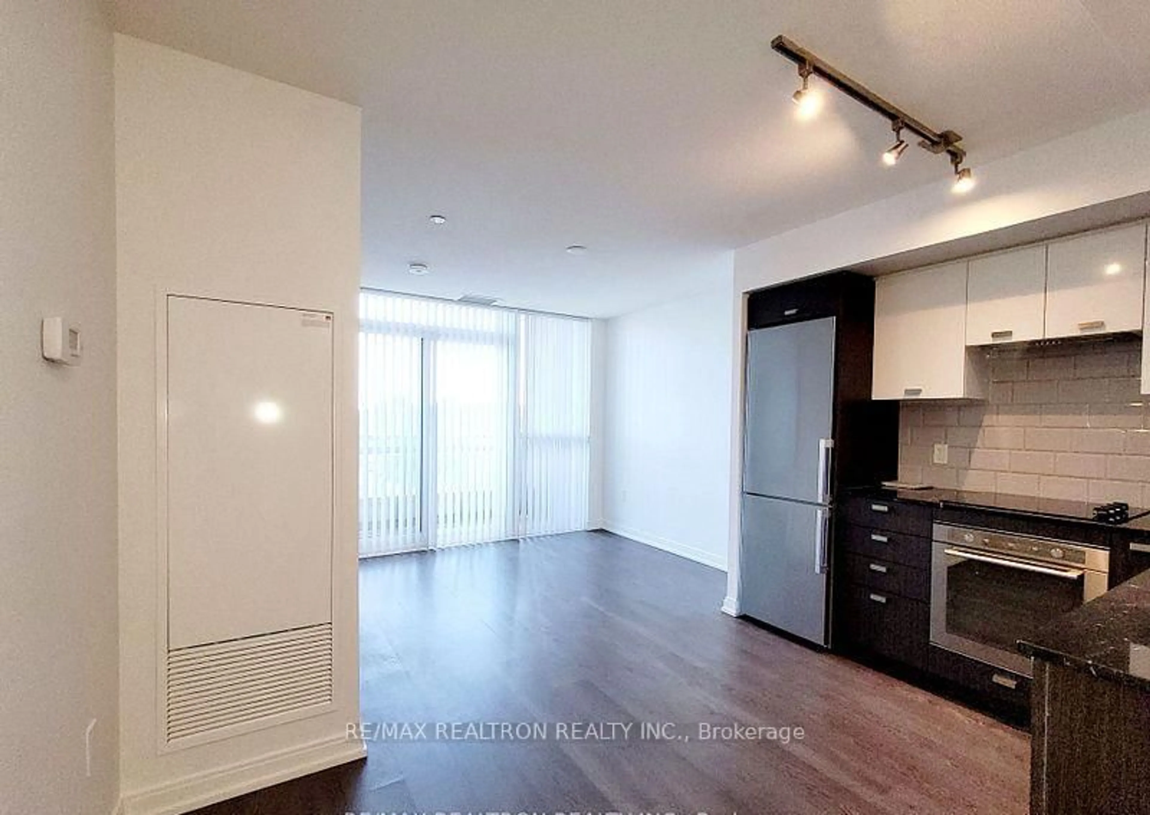 Unknown for 275 Village Green Sq #325, Toronto Ontario M1S 0L8