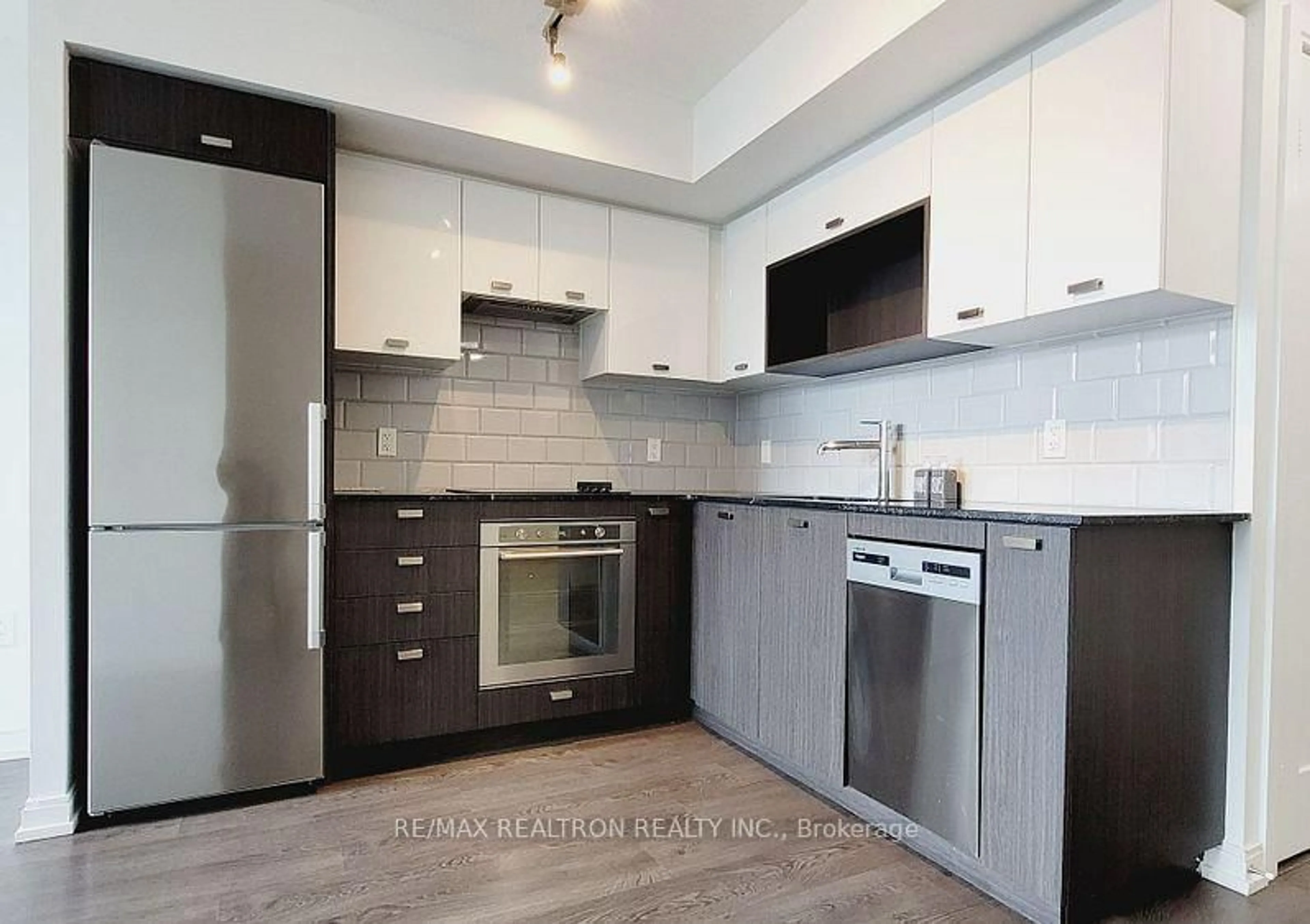 Standard kitchen, unknown for 275 Village Green Sq #325, Toronto Ontario M1S 0L8