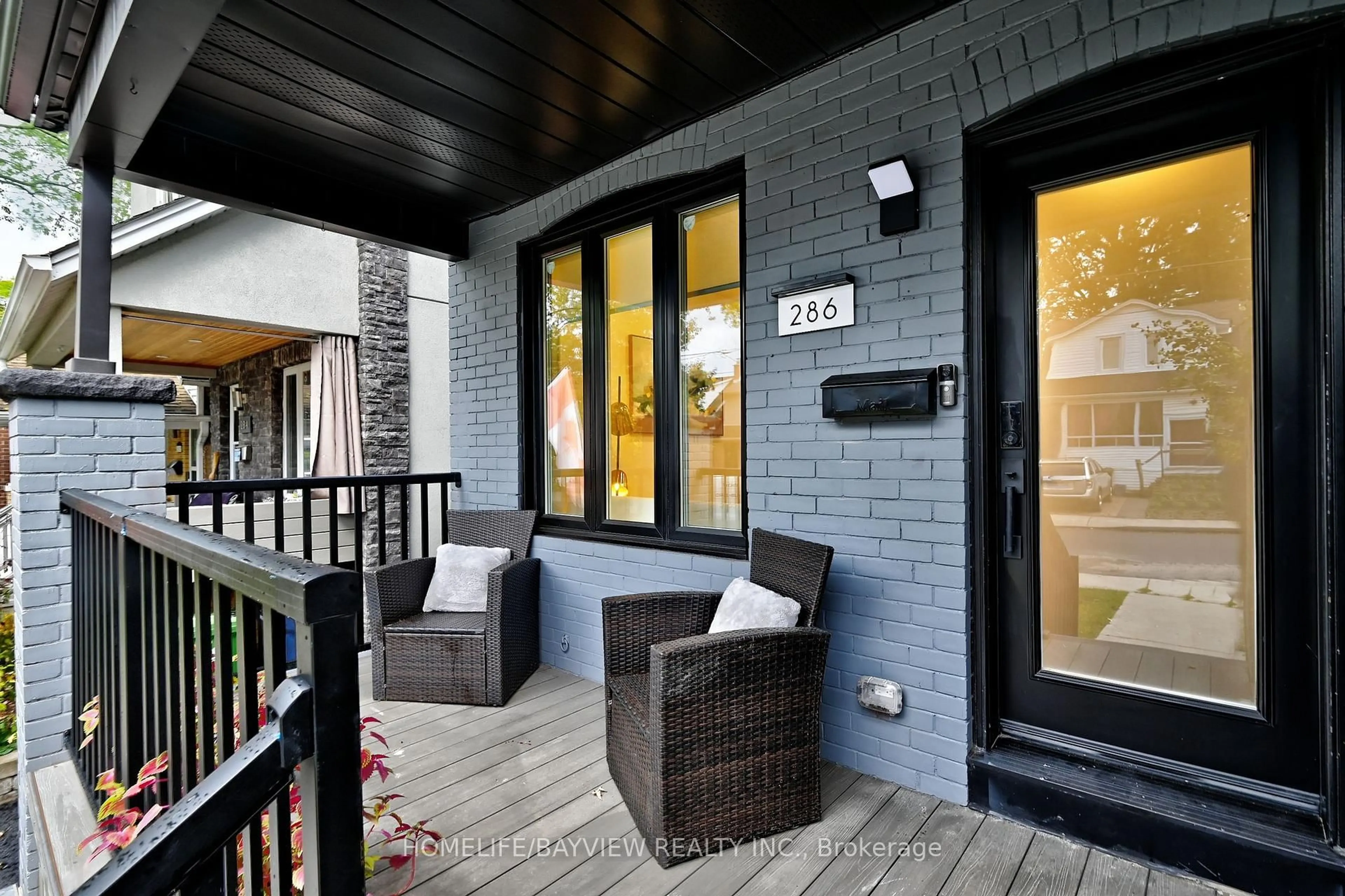 Patio, street for 286 Springdale Blvd, Toronto Ontario M4C 2A2