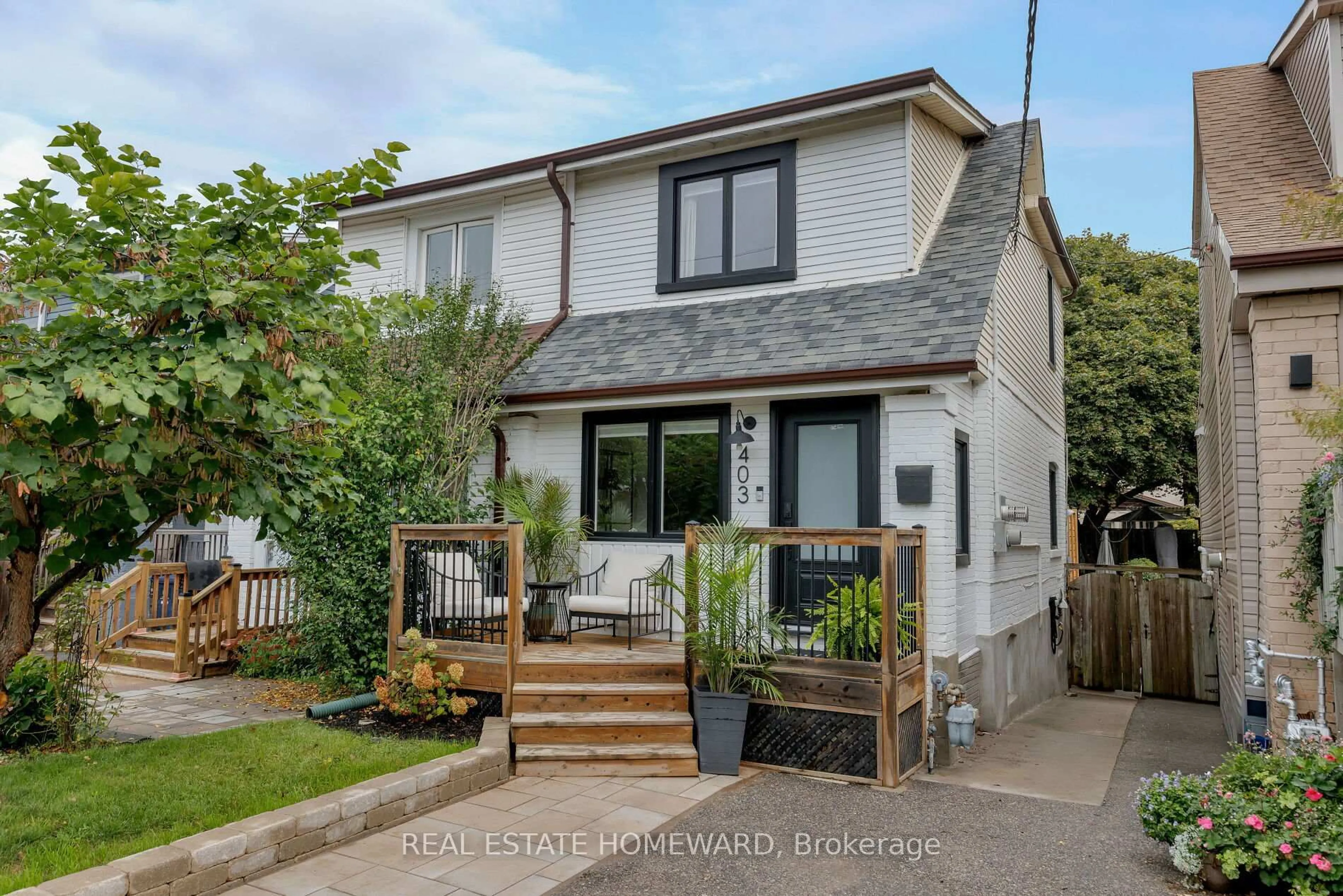Home with vinyl exterior material, street for 403 Scarborough Rd, Toronto Ontario M4E 3N1