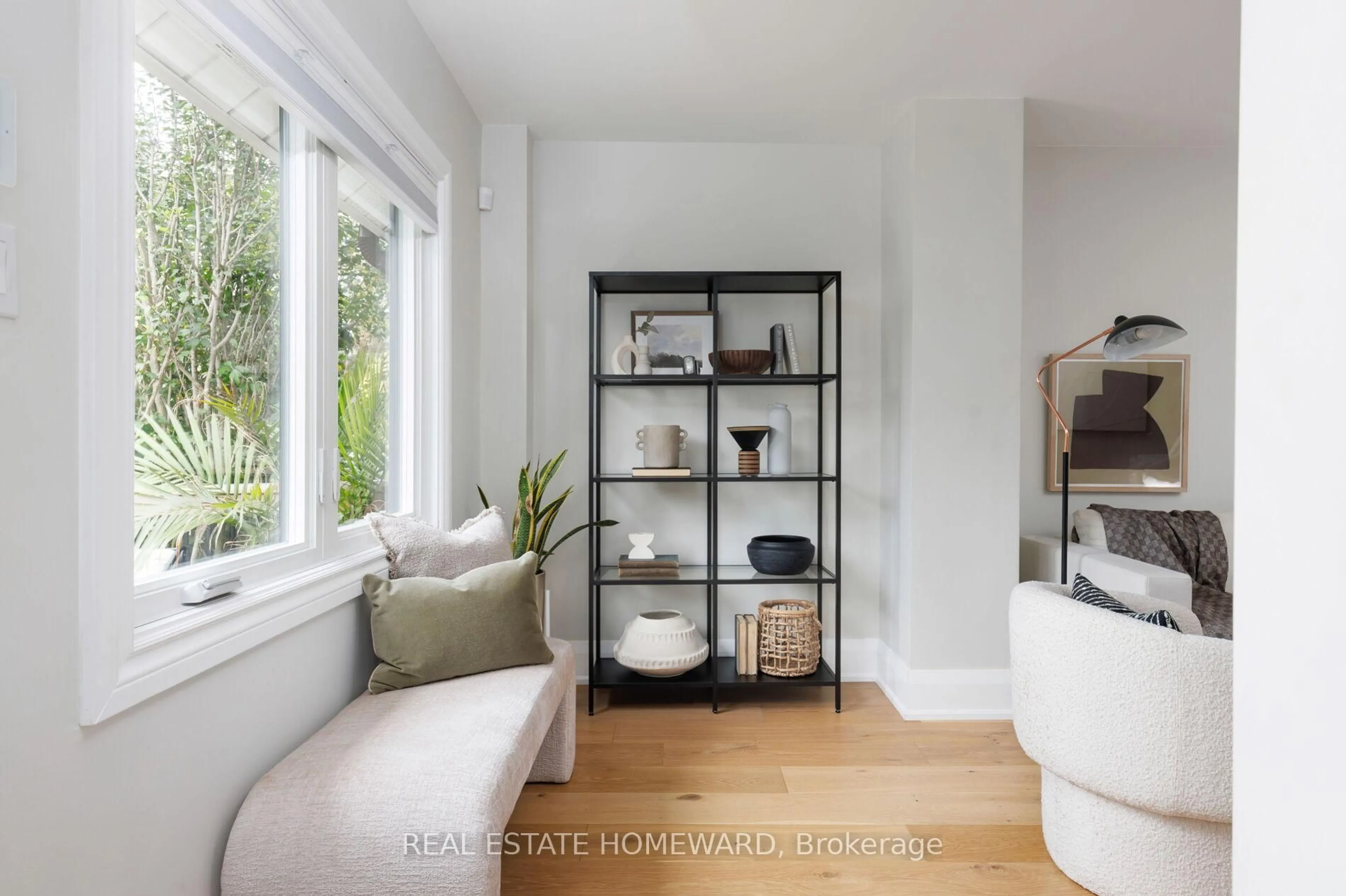 Living room with furniture, unknown for 403 Scarborough Rd, Toronto Ontario M4E 3N1