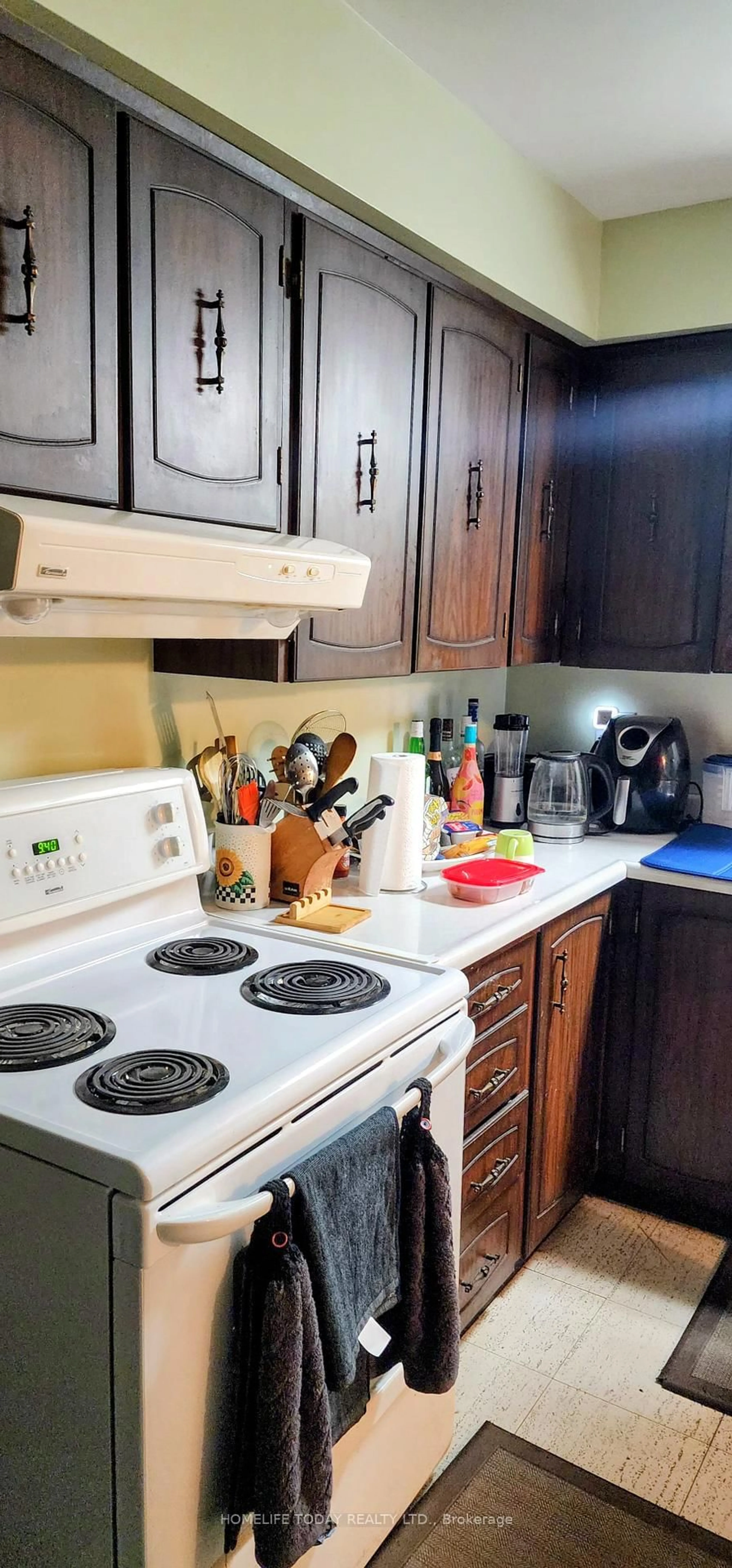 Standard kitchen, wood/laminate floor for 341 Military Tr #61, Toronto Ontario M1E 4E4