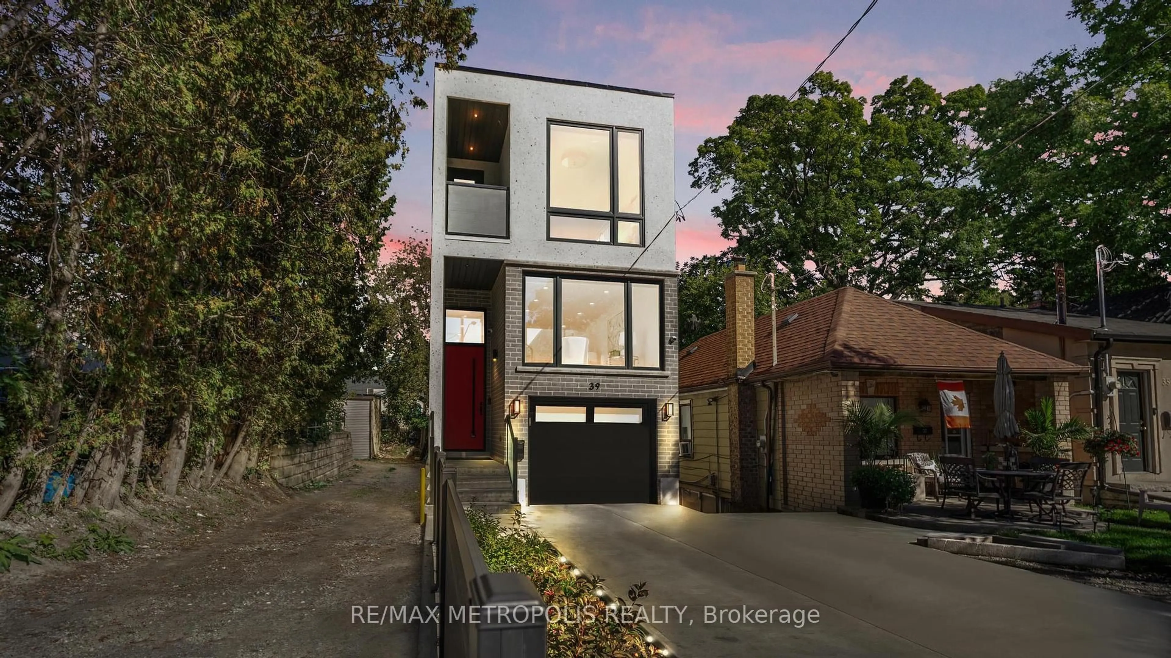 Home with brick exterior material, street for 39 Kenworthy Ave, Toronto Ontario M1L 3B1