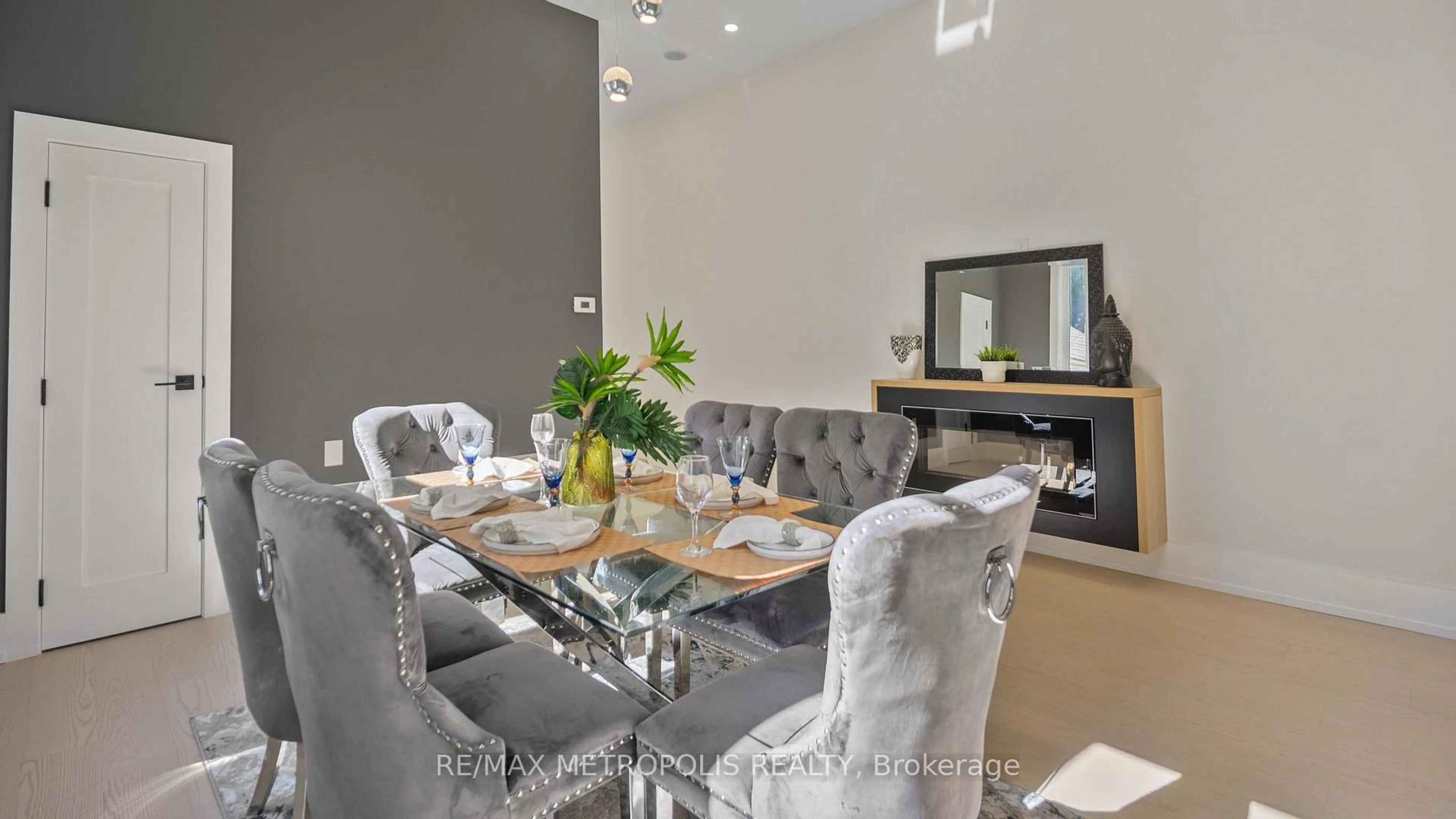 Dining room, unknown for 39 Kenworthy Ave, Toronto Ontario M1L 3B1