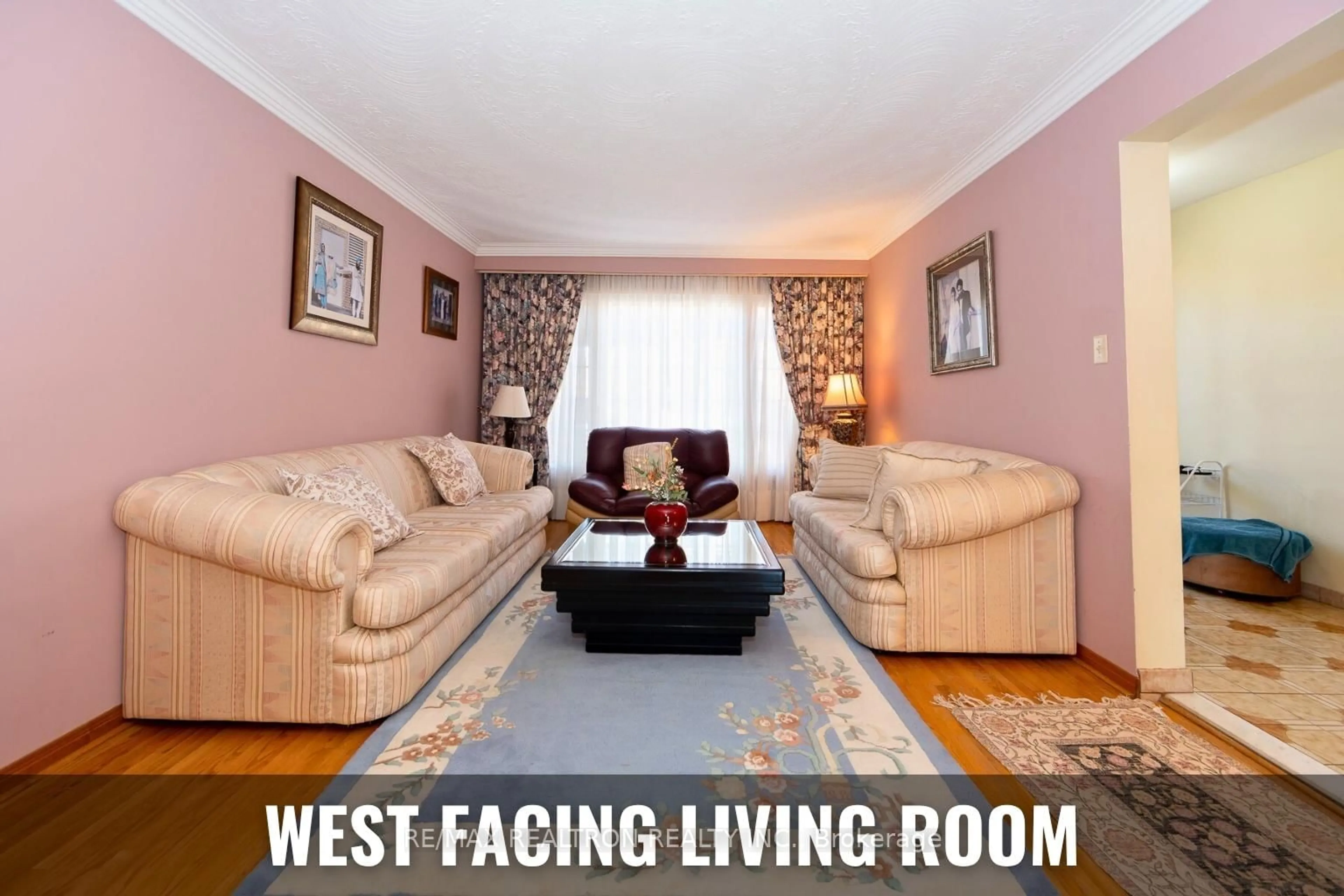 Living room with furniture, wood/laminate floor for 15 Morbank Dr, Toronto Ontario M1V 2M1