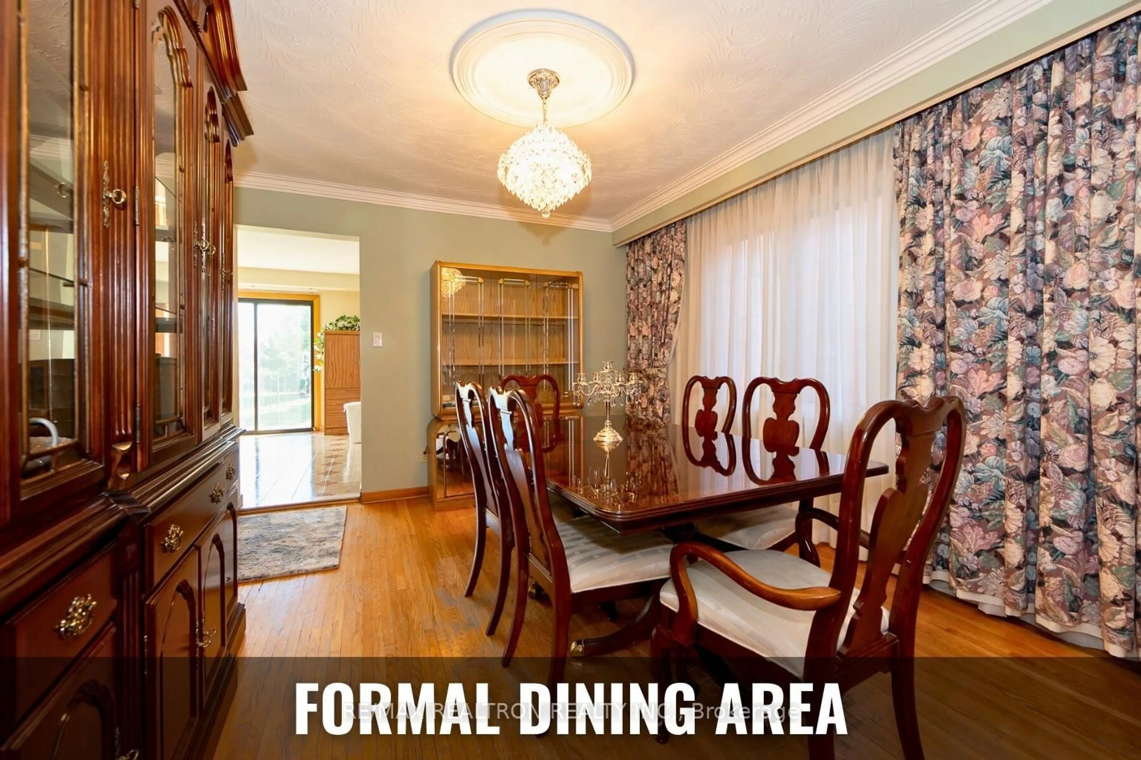 Dining room, wood/laminate floor for 15 Morbank Dr, Toronto Ontario M1V 2M1