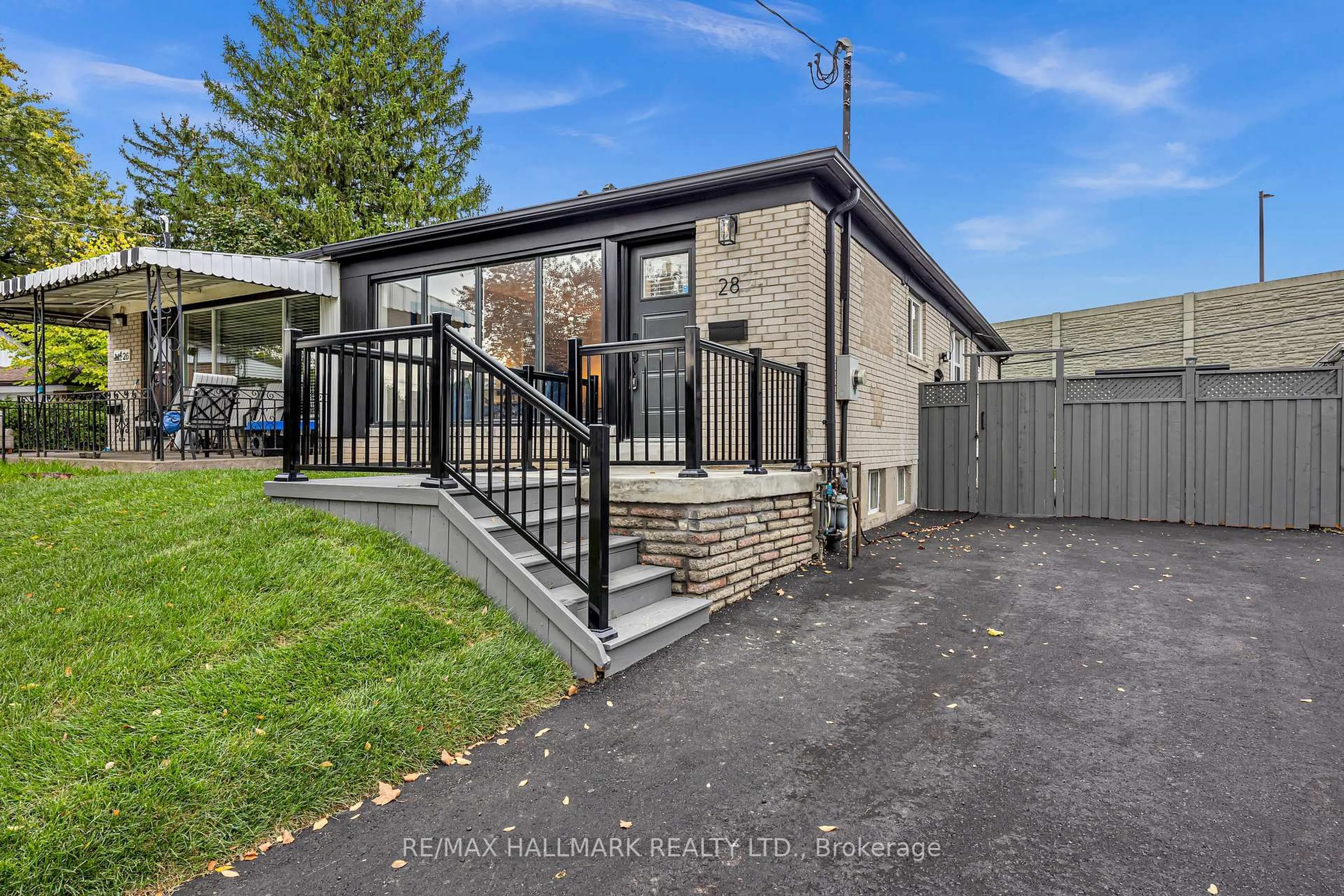 A pic from outside/outdoor area/front of a property/back of a property/a pic from drone, street for 28 Huddleston Crt, Toronto Ontario M1L 4L2