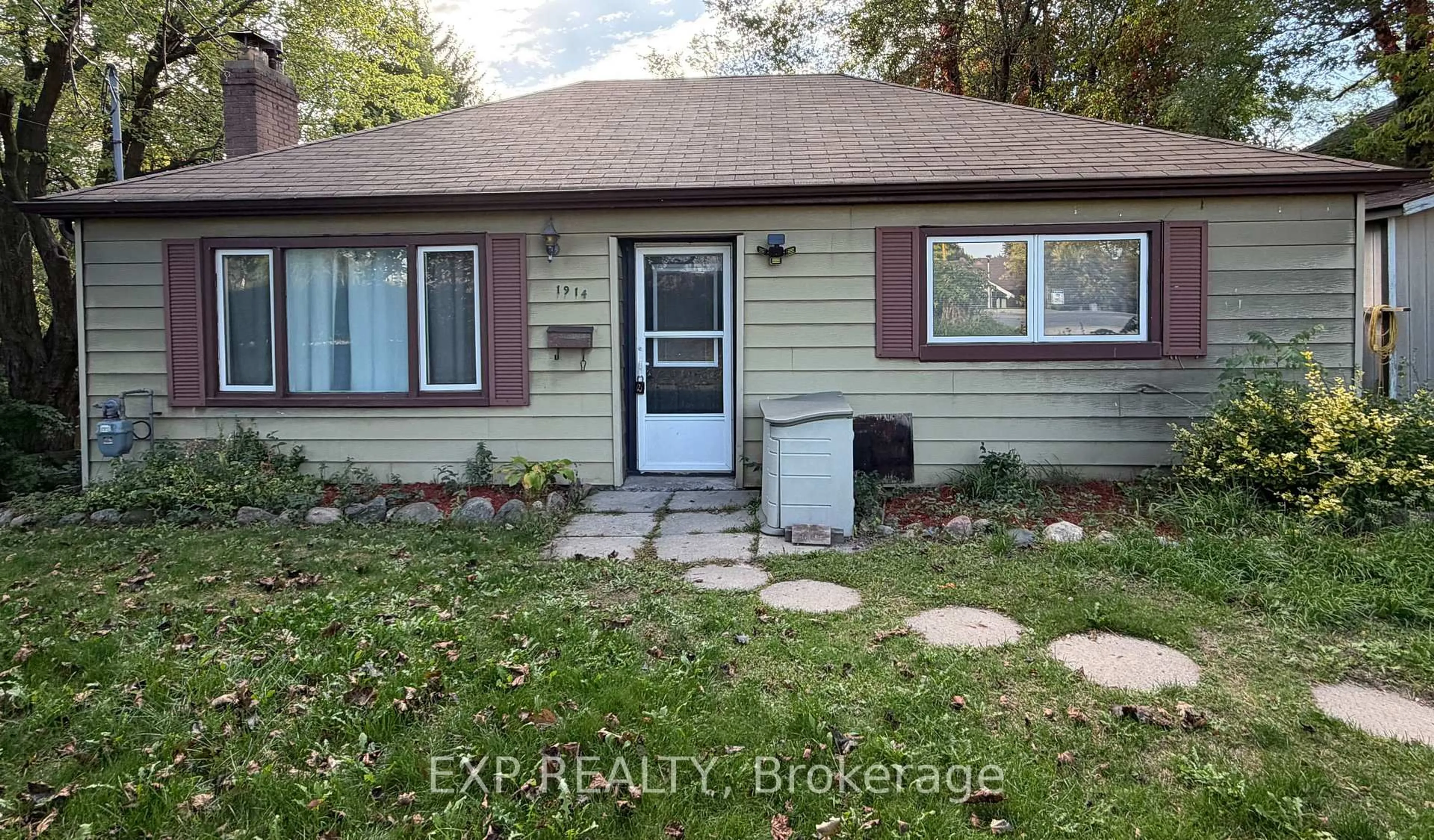 Home with vinyl exterior material, street for 1914 Liverpool Rd, Pickering Ontario L1V 1W5
