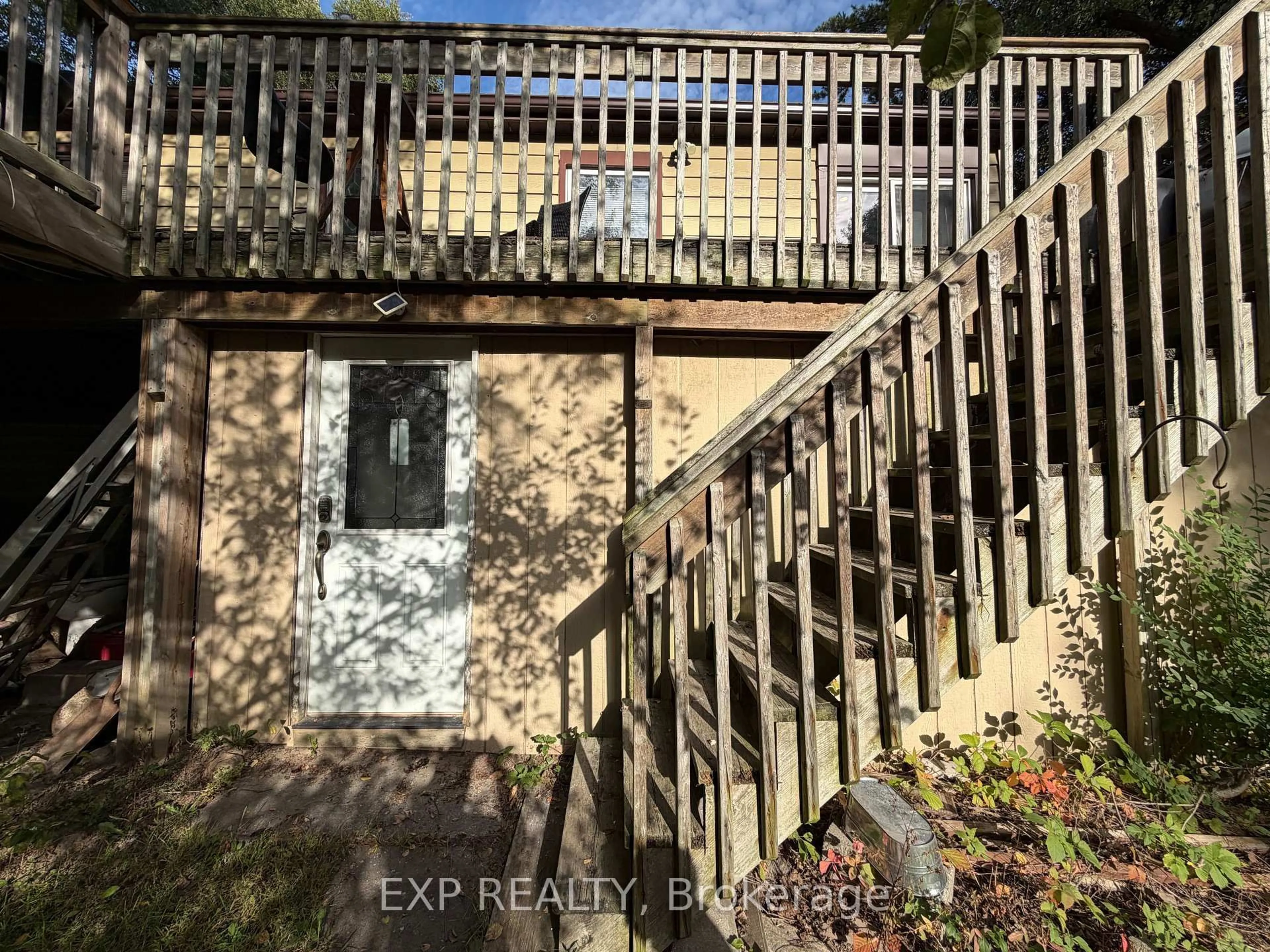 A pic from outside/outdoor area/front of a property/back of a property/a pic from drone, building for 1914 Liverpool Rd, Pickering Ontario L1V 1W5