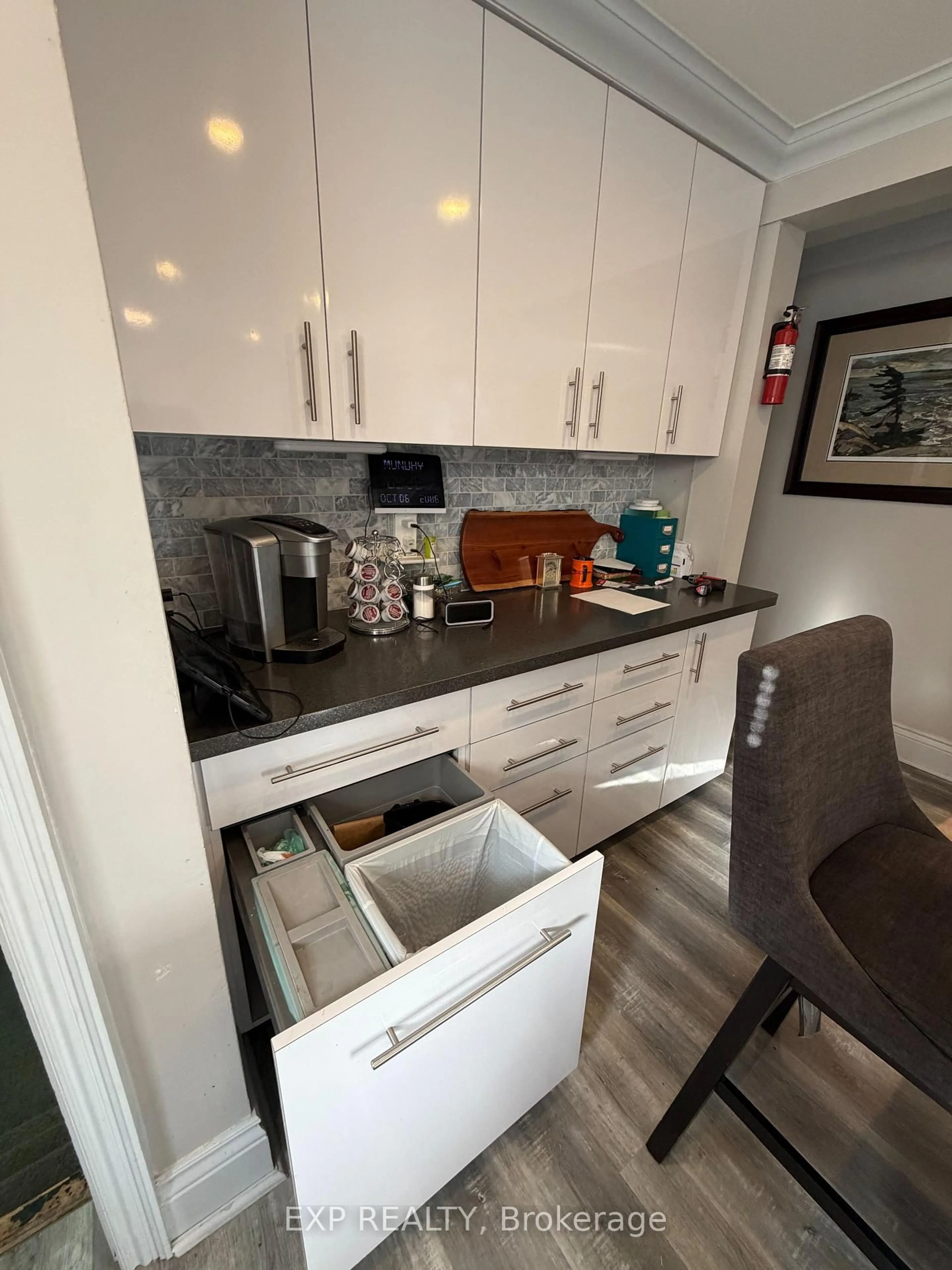 Standard kitchen, wood/laminate floor for 1914 Liverpool Rd, Pickering Ontario L1V 1W5