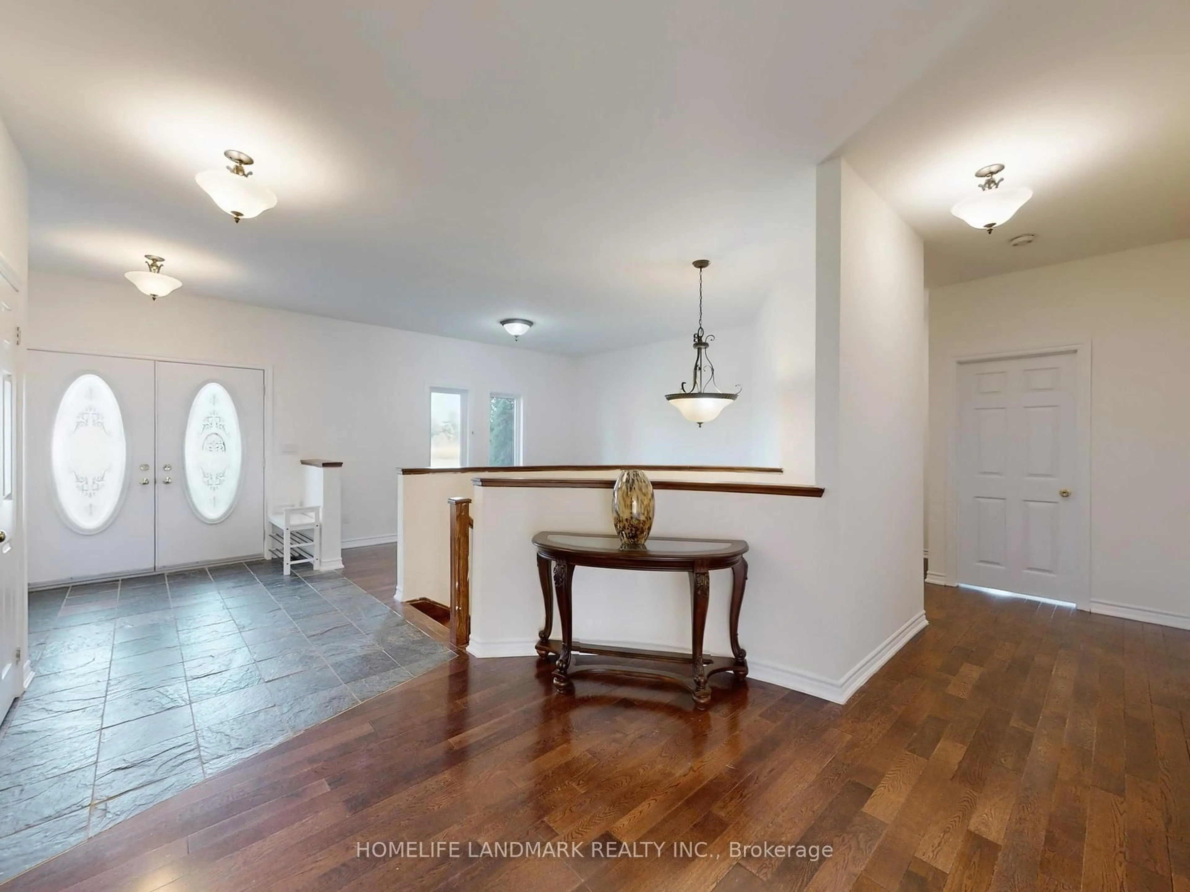 Indoor entryway for 3668 Harmony Rd, Oshawa Ontario L1H 8L7