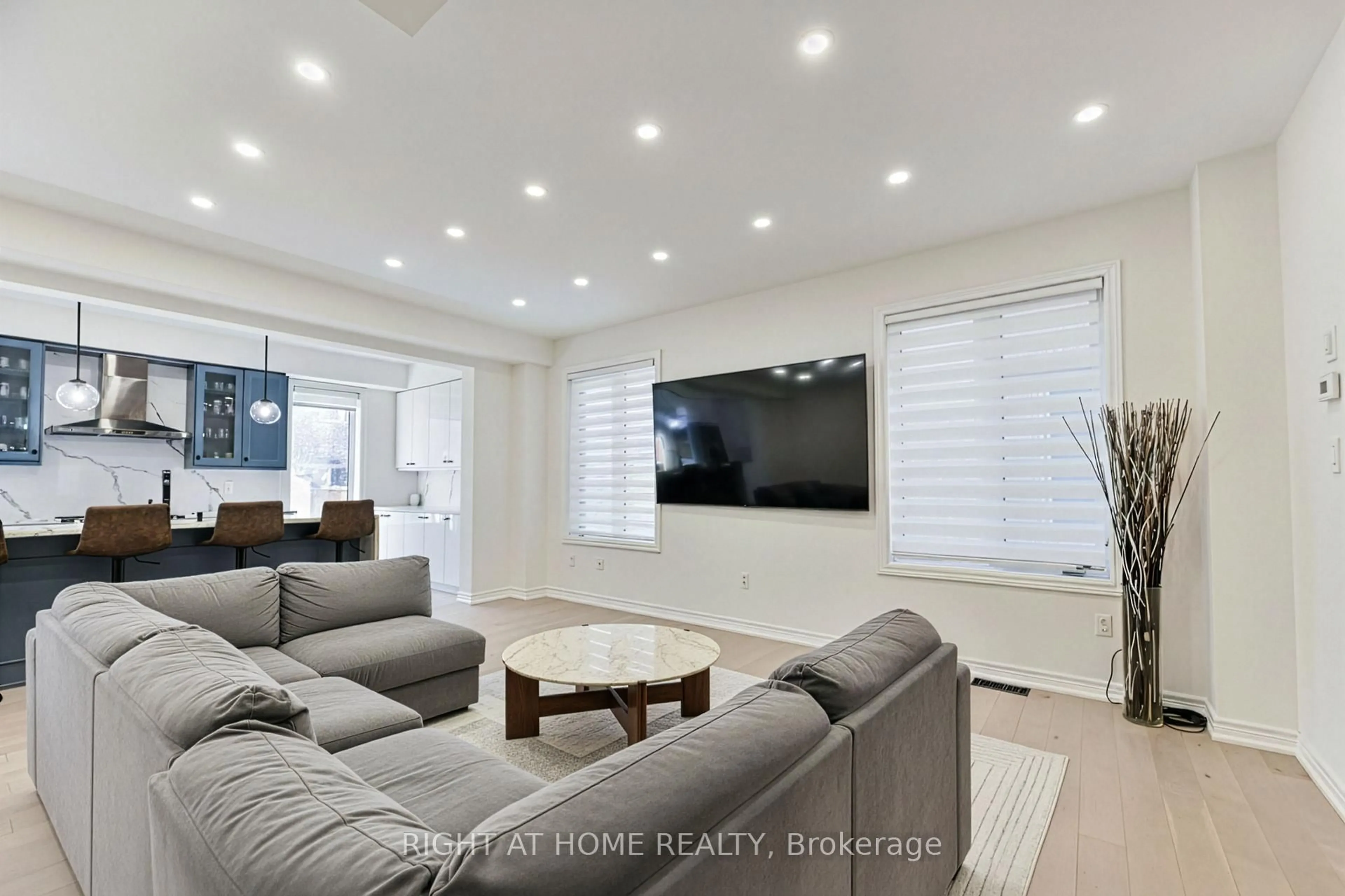 Home theater for 80 Conarty Cres, Whitby Ontario L1P 0L4