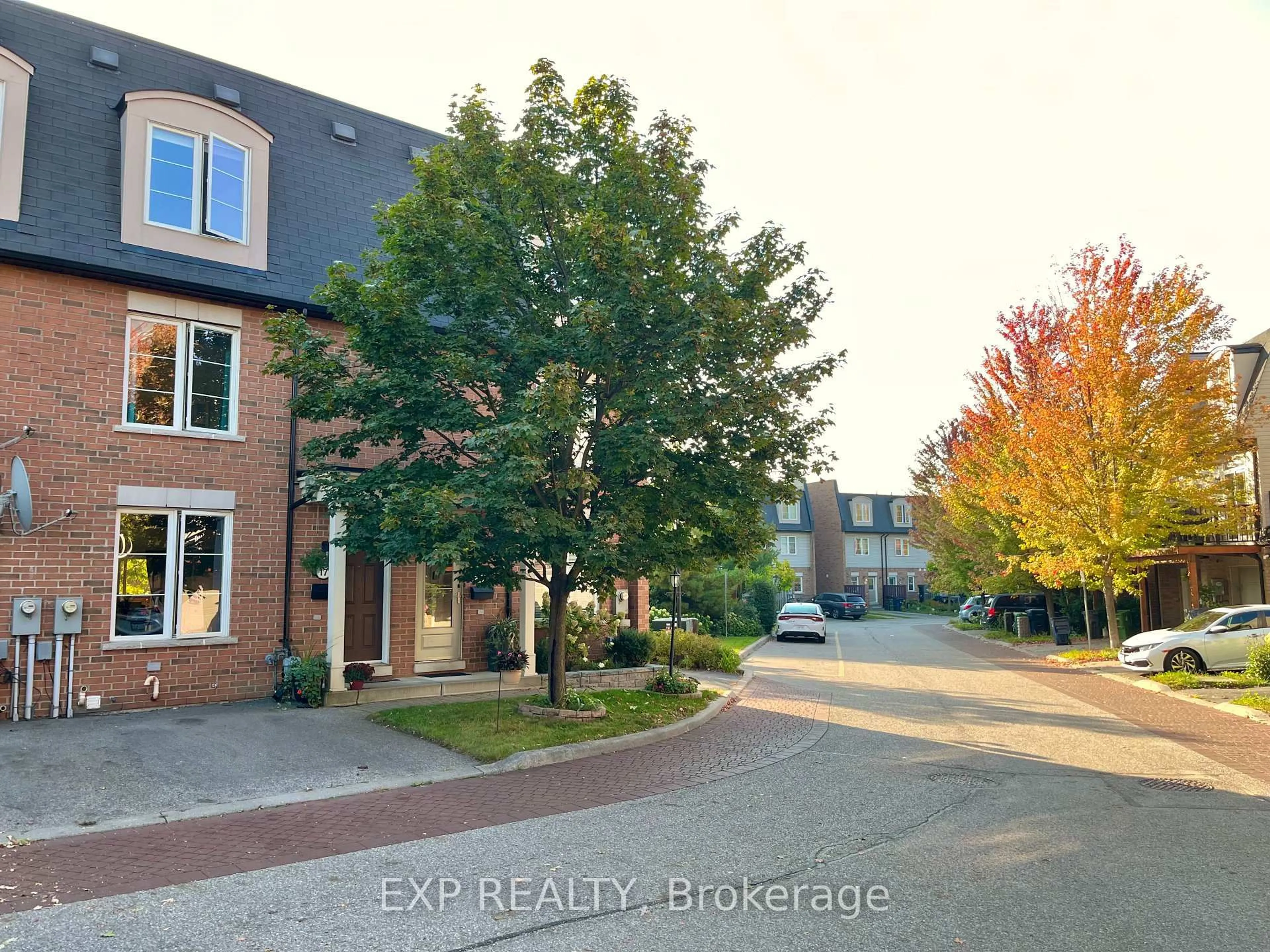 A pic from outside/outdoor area/front of a property/back of a property/a pic from drone, street for 17 Montoro Lane, Toronto Ontario M1E 0B1