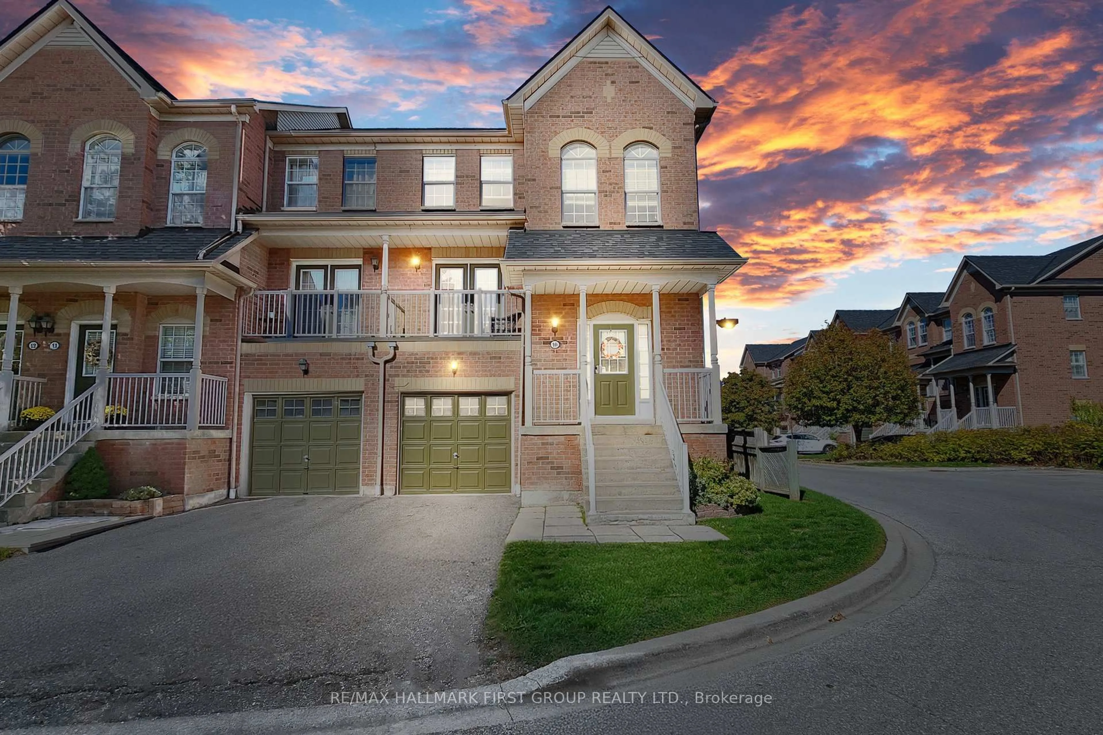 A pic from outside/outdoor area/front of a property/back of a property/a pic from drone, street for 575 Steeple Hill #10, Pickering Ontario L1V 7E4