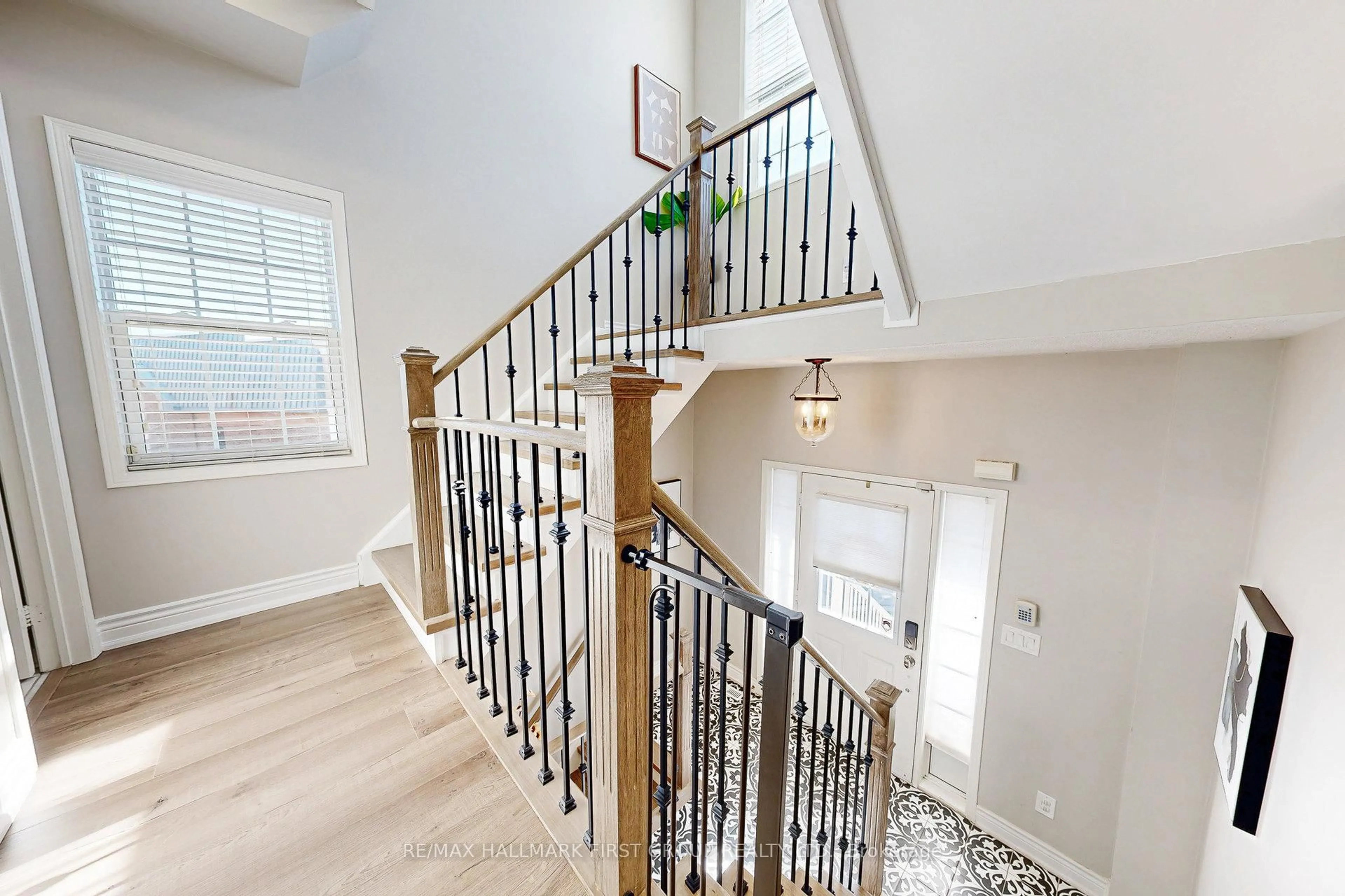 Stairs for 575 Steeple Hill #10, Pickering Ontario L1V 7E4